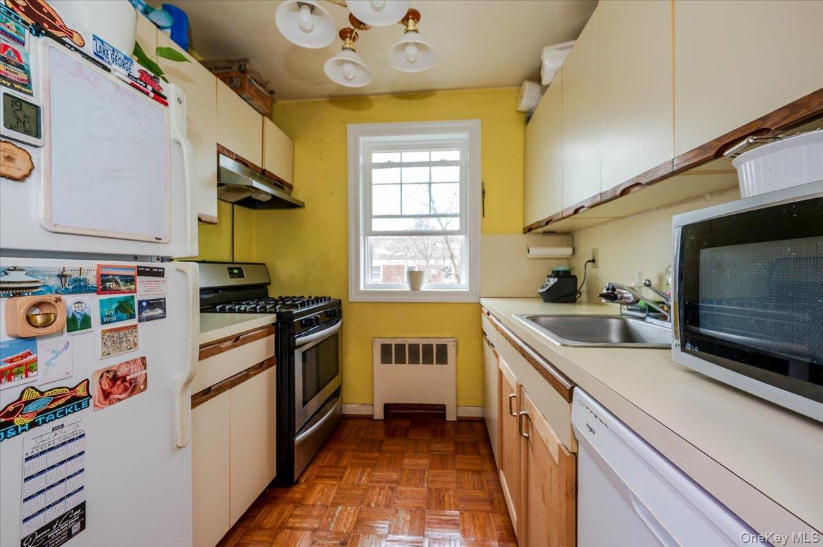 #3 photo, 226-24 Kingsbury Avenue, Oakland Gardens , NY 11364