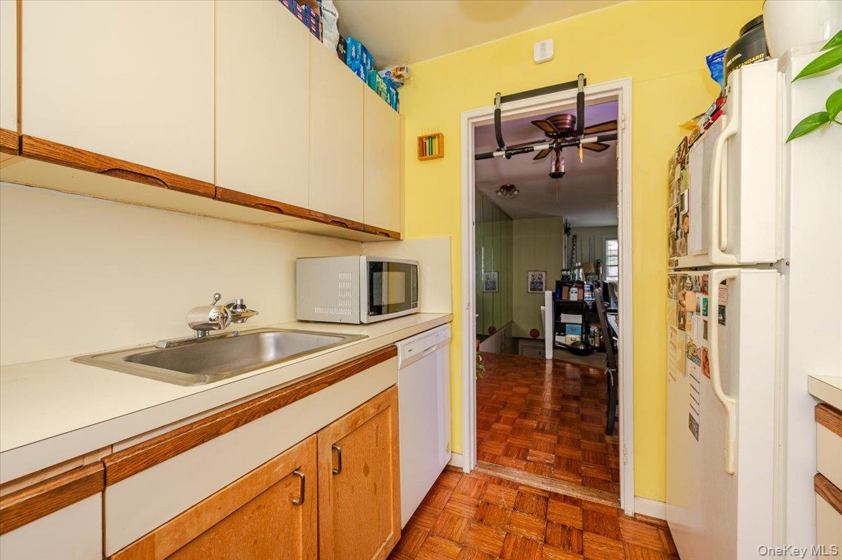 #4 photo, 226-24 Kingsbury Avenue, Oakland Gardens , NY 11364