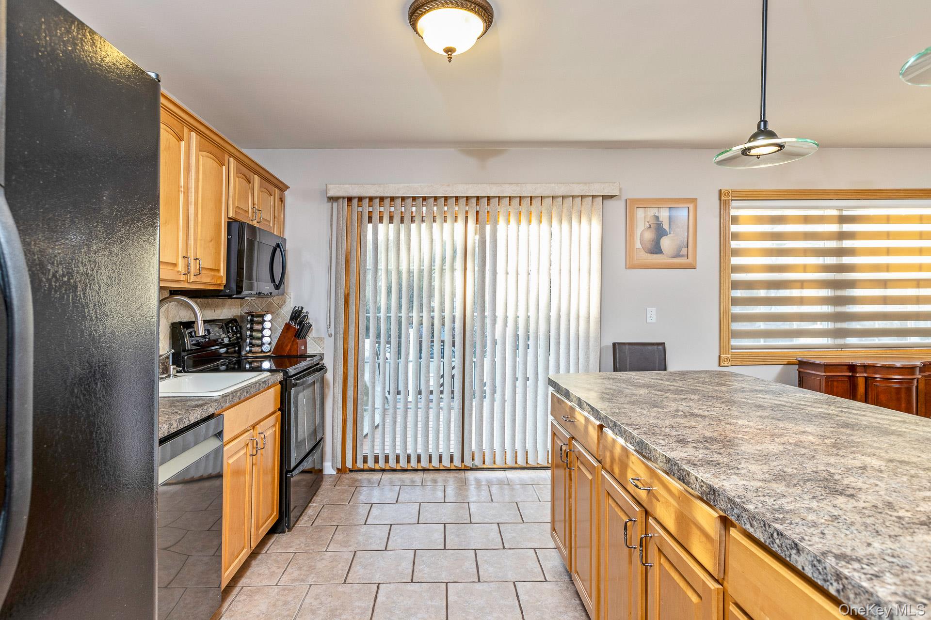 #12 photo, 25 Fordham Place, מחוז סאפוק Bay Shore , NY 11706