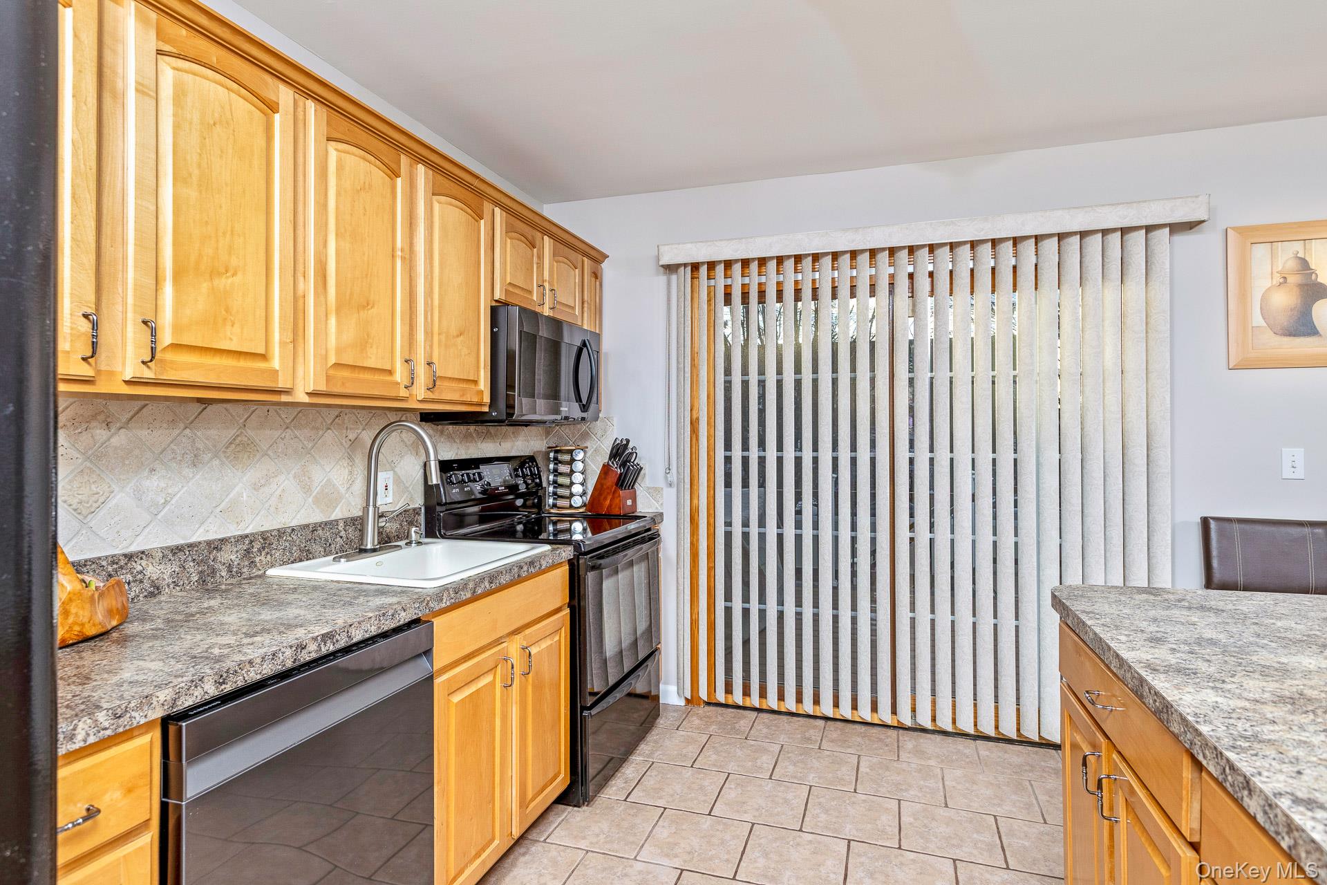 #13 photo, 25 Fordham Place, מחוז סאפוק Bay Shore , NY 11706