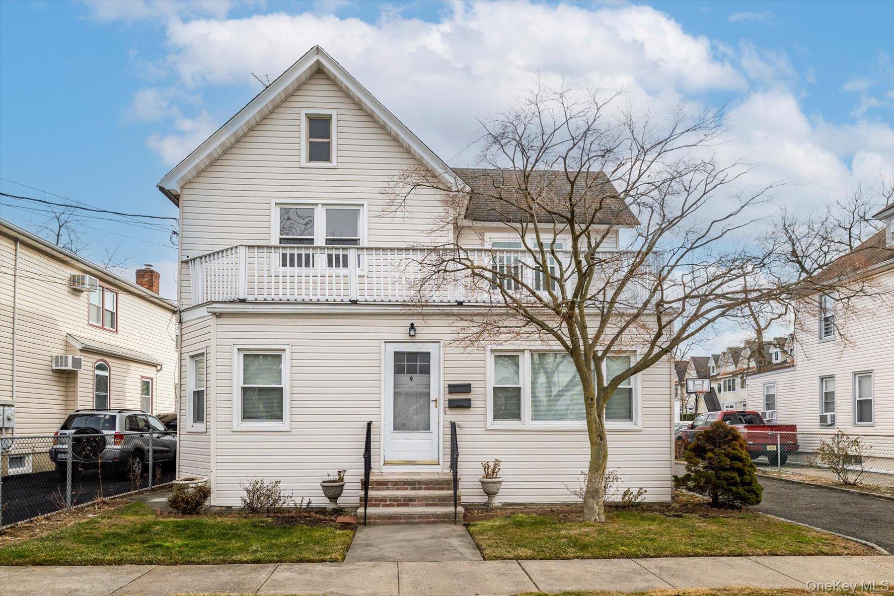 #1 photo, 9 Hanover Place, 롱 아일랜드 Rockville Centre , NY 11570