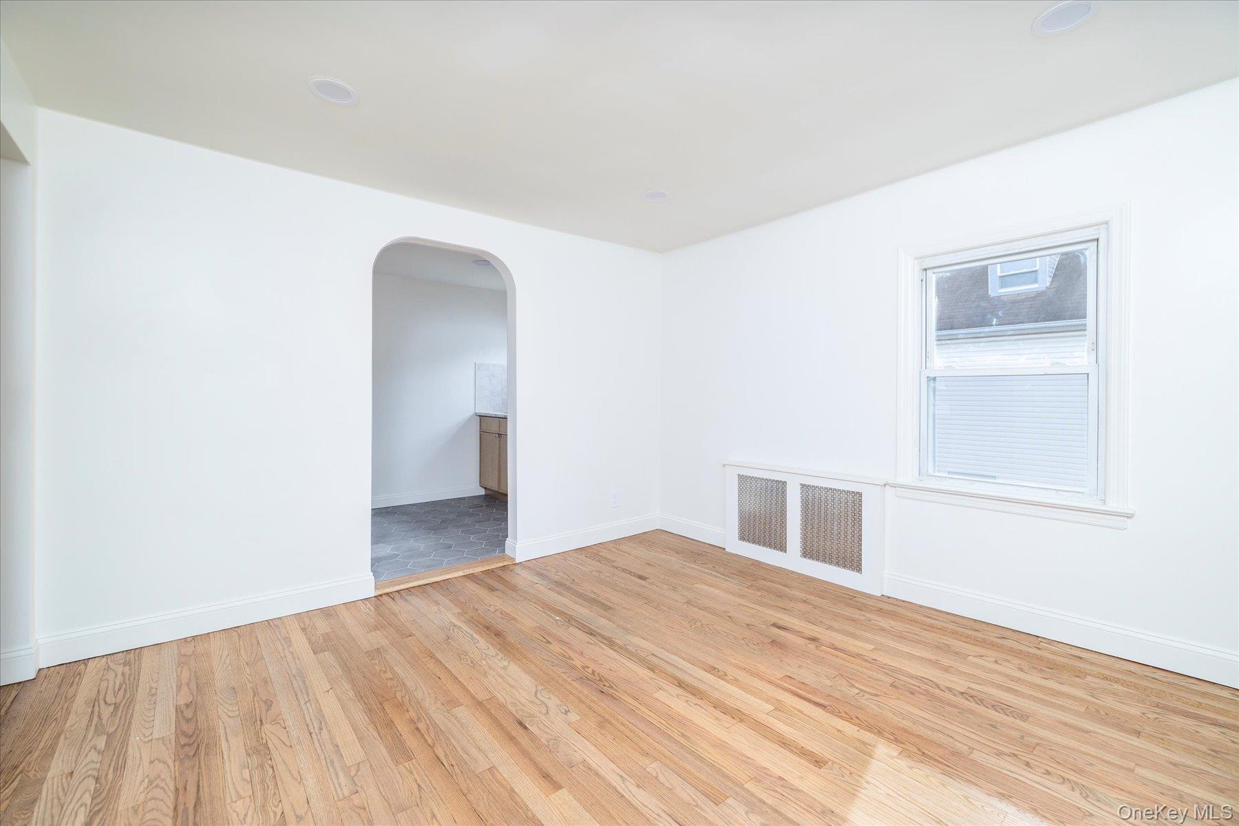 #3 photo, 9 Hanover Place, 롱 아일랜드 Rockville Centre , NY 11570