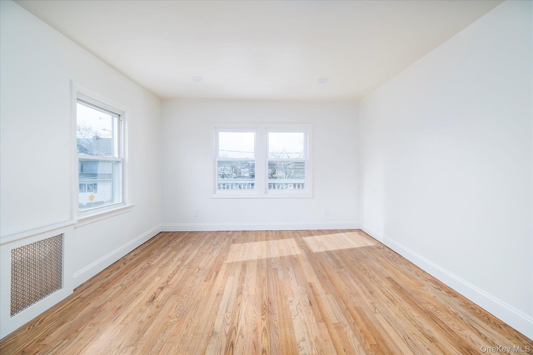 #4 photo, 9 Hanover Place, 롱 아일랜드 Rockville Centre , NY 11570