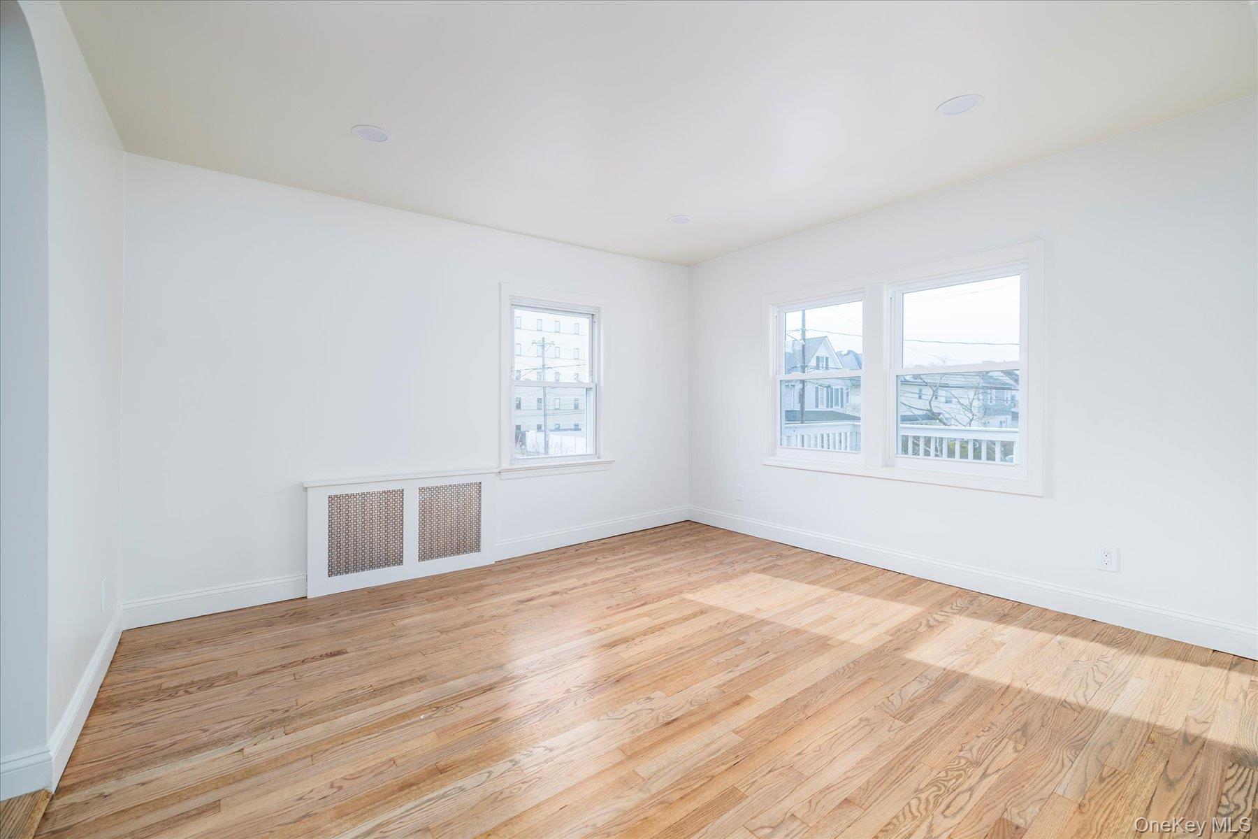 #5 photo, 9 Hanover Place, 롱 아일랜드 Rockville Centre , NY 11570