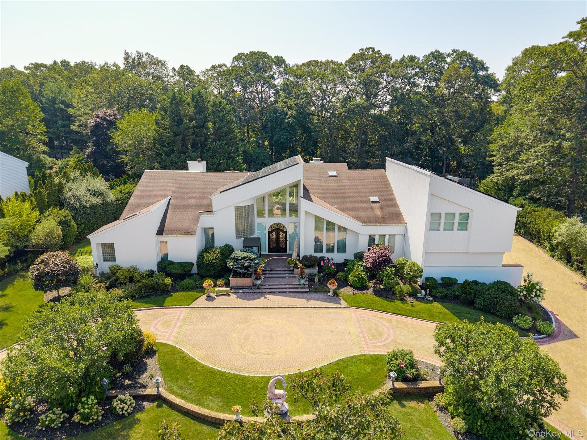 #1 photo, 9 Scenic View Court, Dix Hills , NY 11746