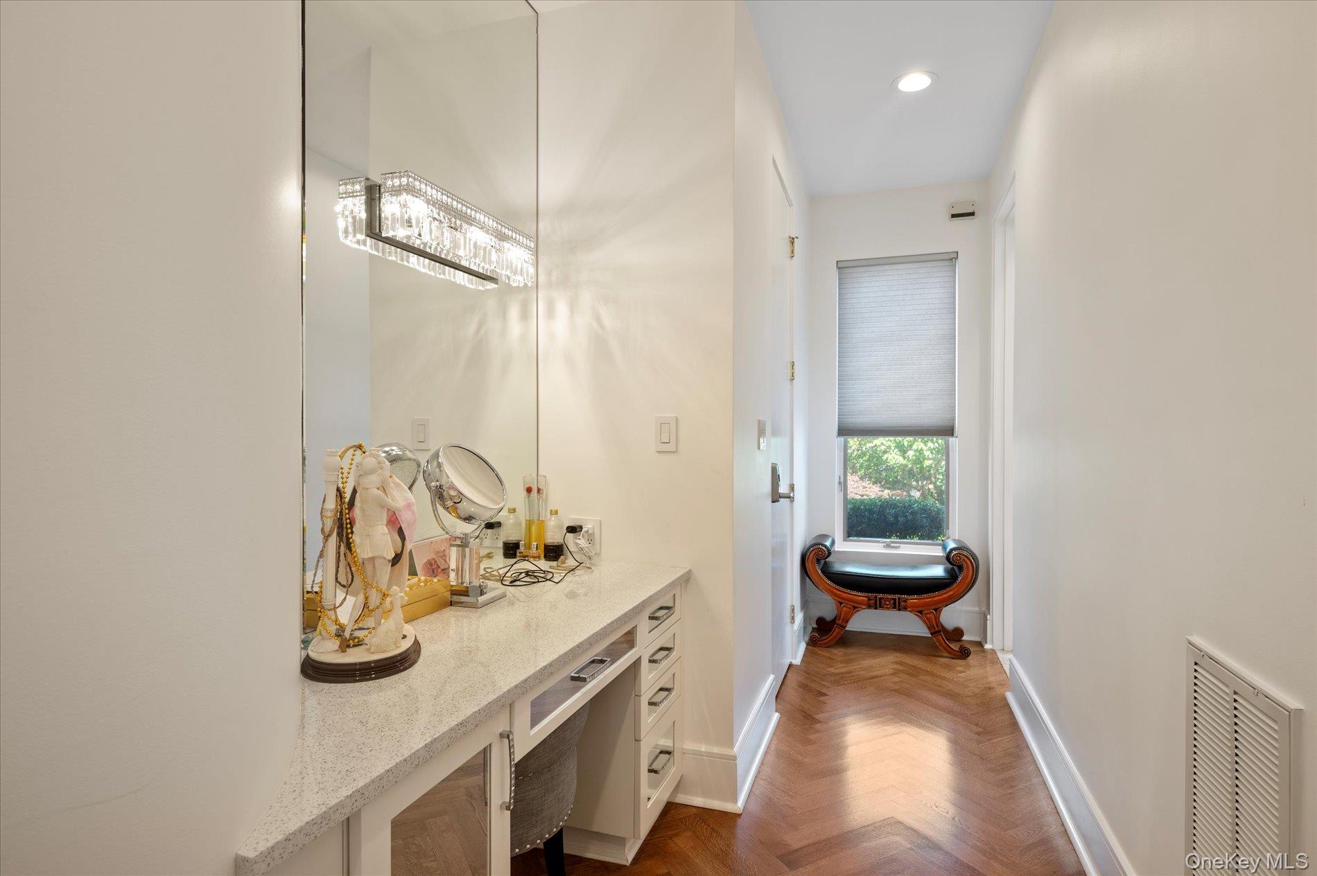 #11 photo, 9 Scenic View Court, Dix Hills , NY 11746