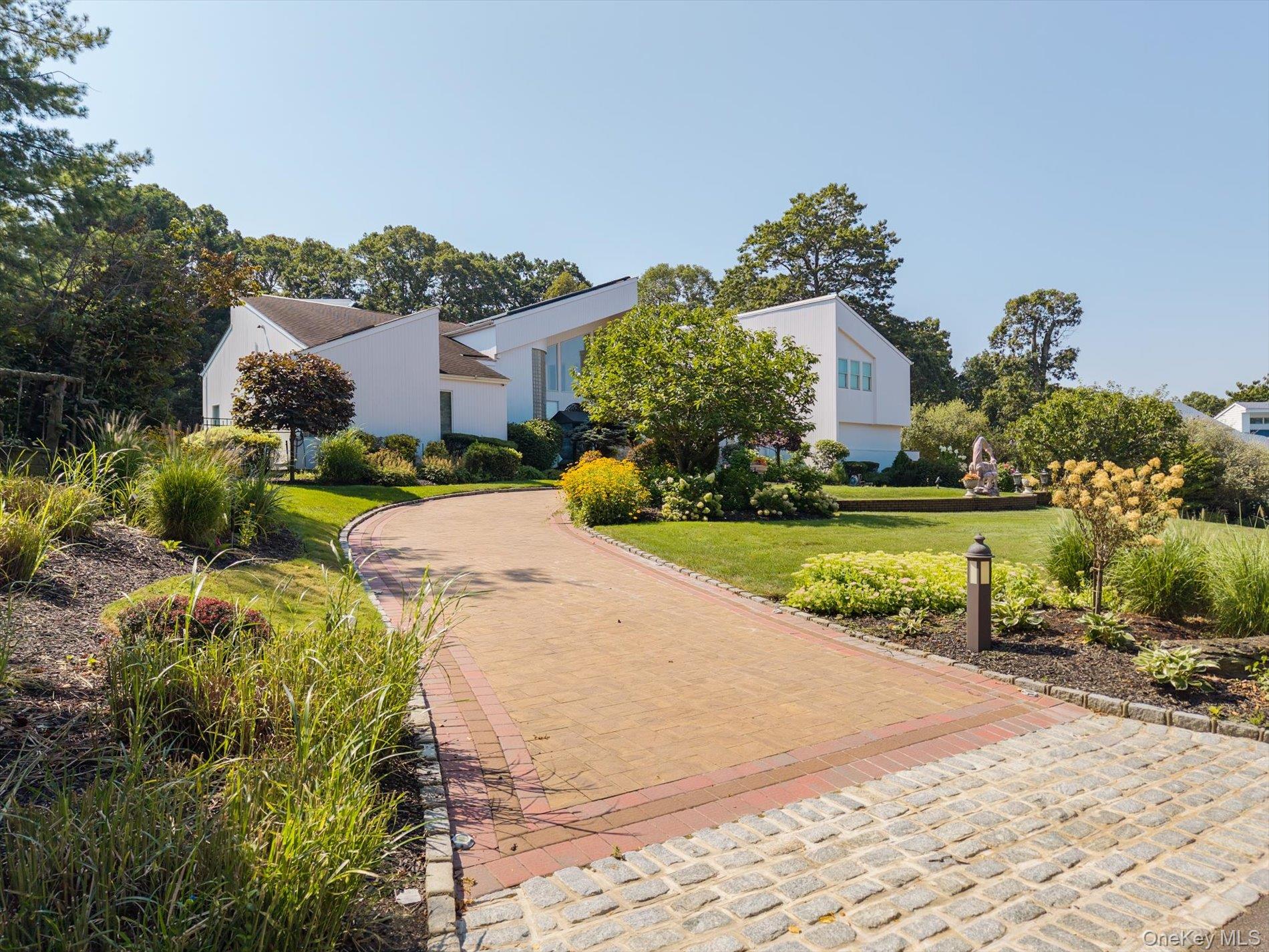 #3 photo, 9 Scenic View Court, Dix Hills , NY 11746