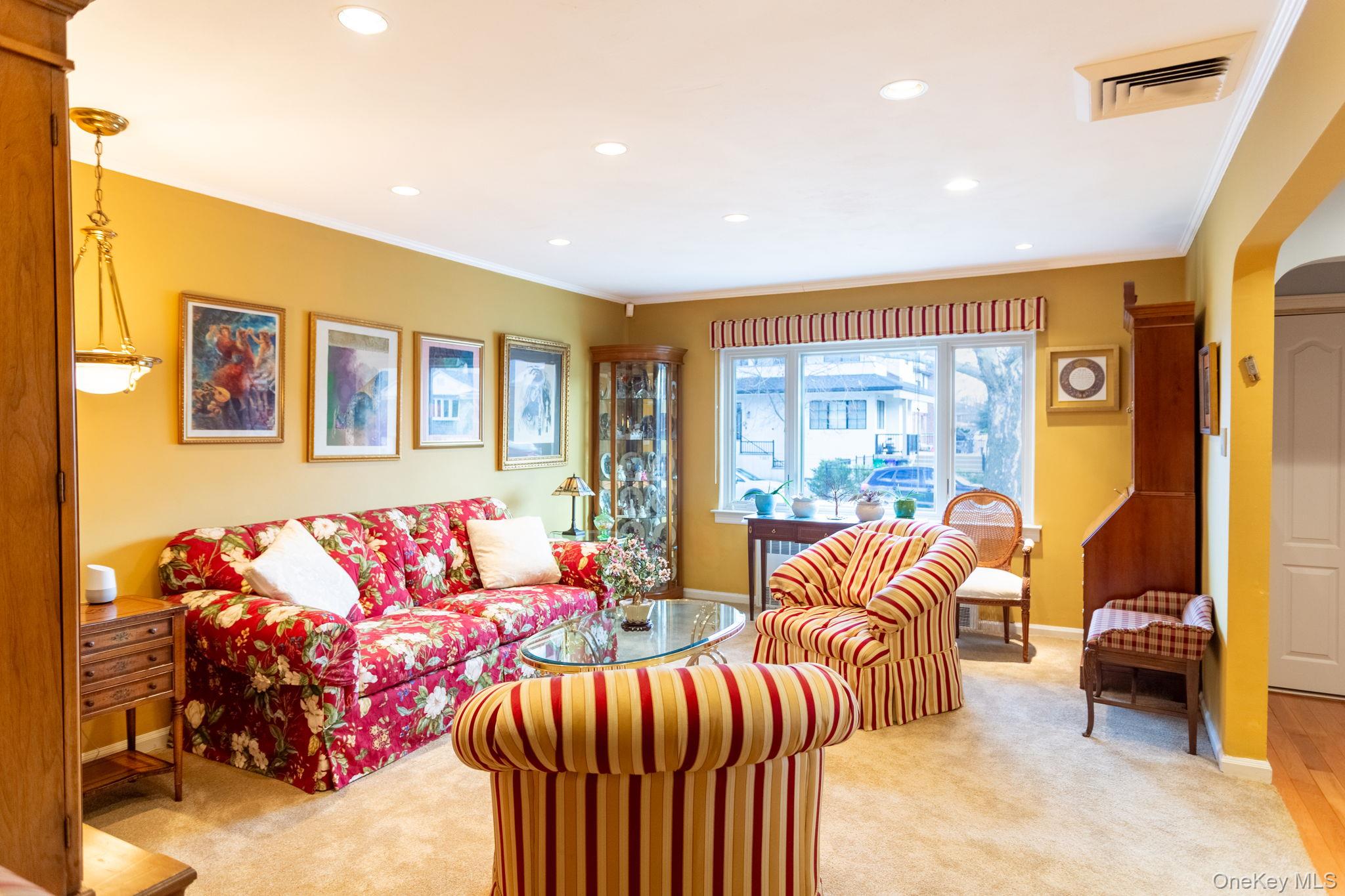 #2 photo, 73-10 169th Street, Fresh Meadows , NY 11366