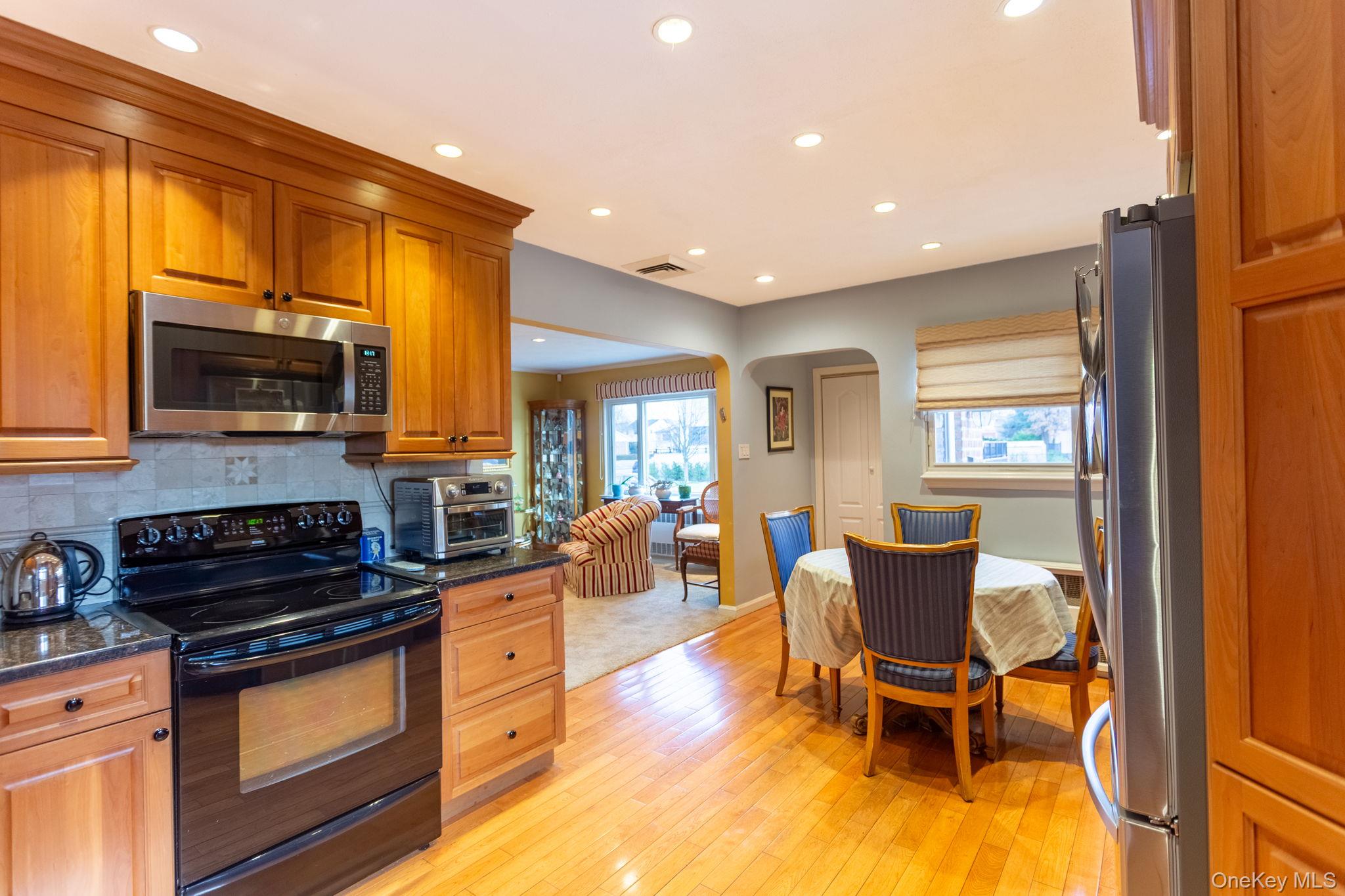 #6 photo, 73-10 169th Street, Fresh Meadows , NY 11366