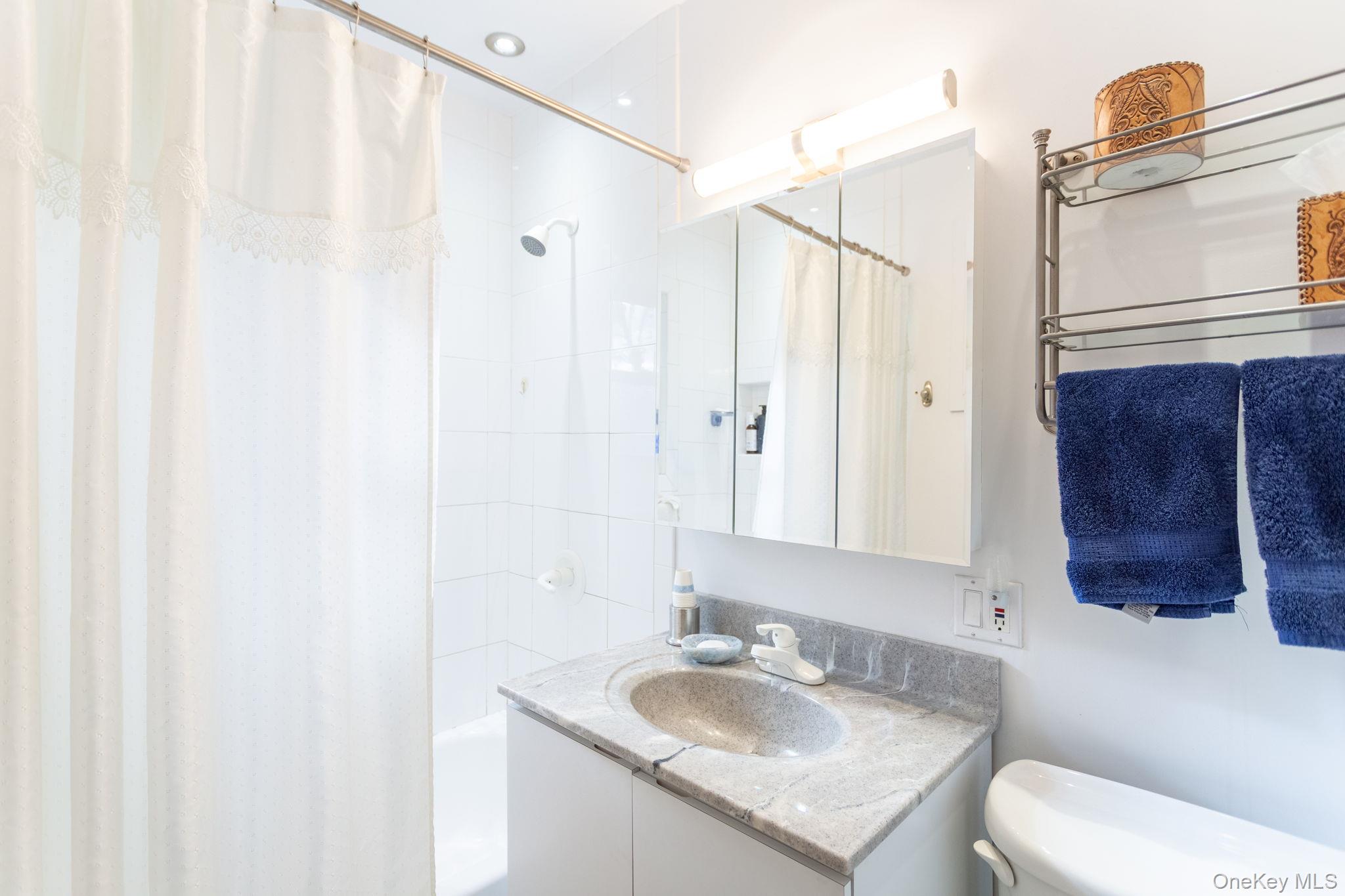 #7 photo, 73-10 169th Street, Fresh Meadows , NY 11366