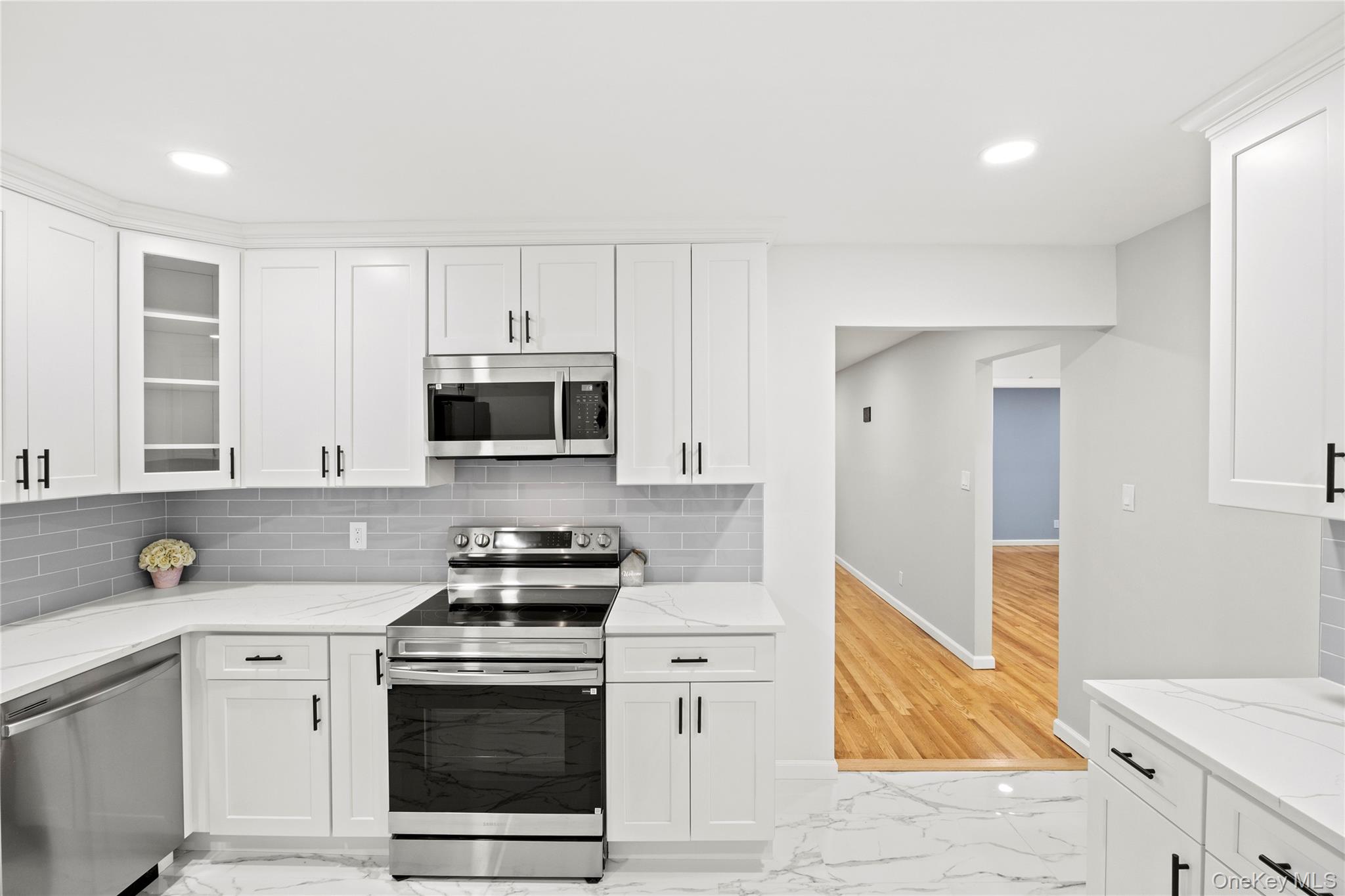 #4 photo, 25 Lincoln Avenue, Lake Ronkonkoma , NY 11779