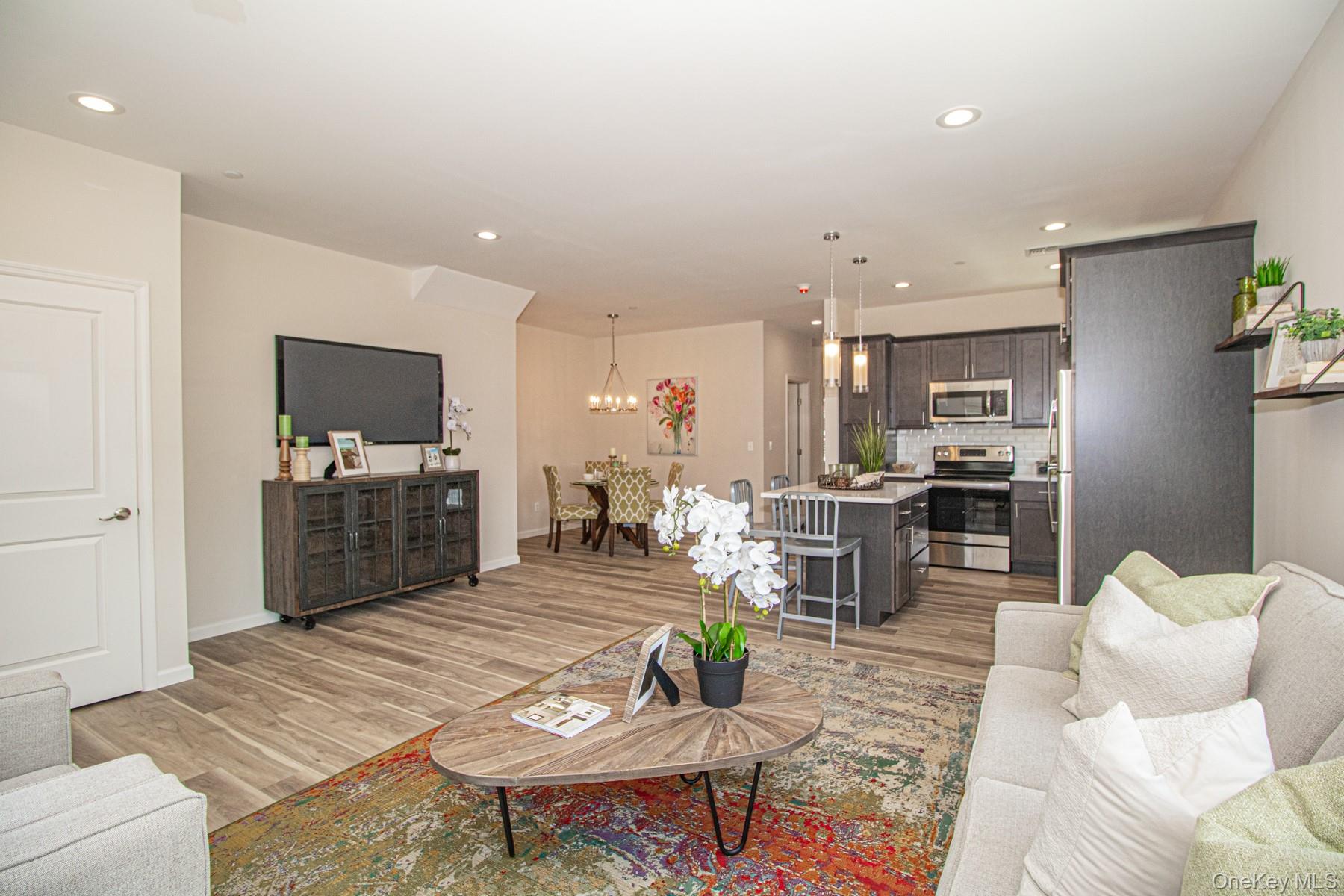 #1 photo, 201 Ashley Court, सफ़ोक काउंटी North Babylon , NY 11703