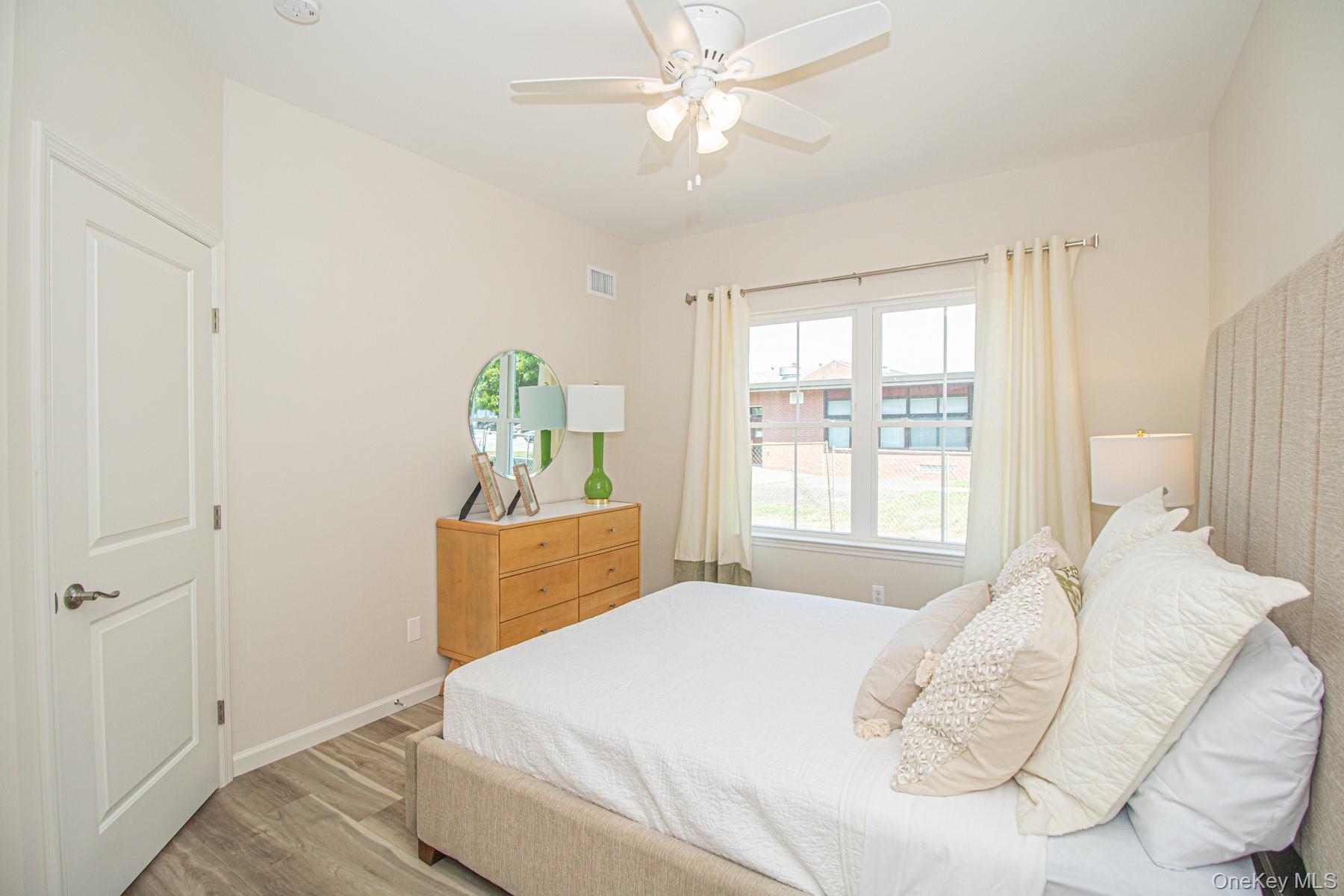 #6 photo, 201 Ashley Court, सफ़ोक काउंटी North Babylon , NY 11703