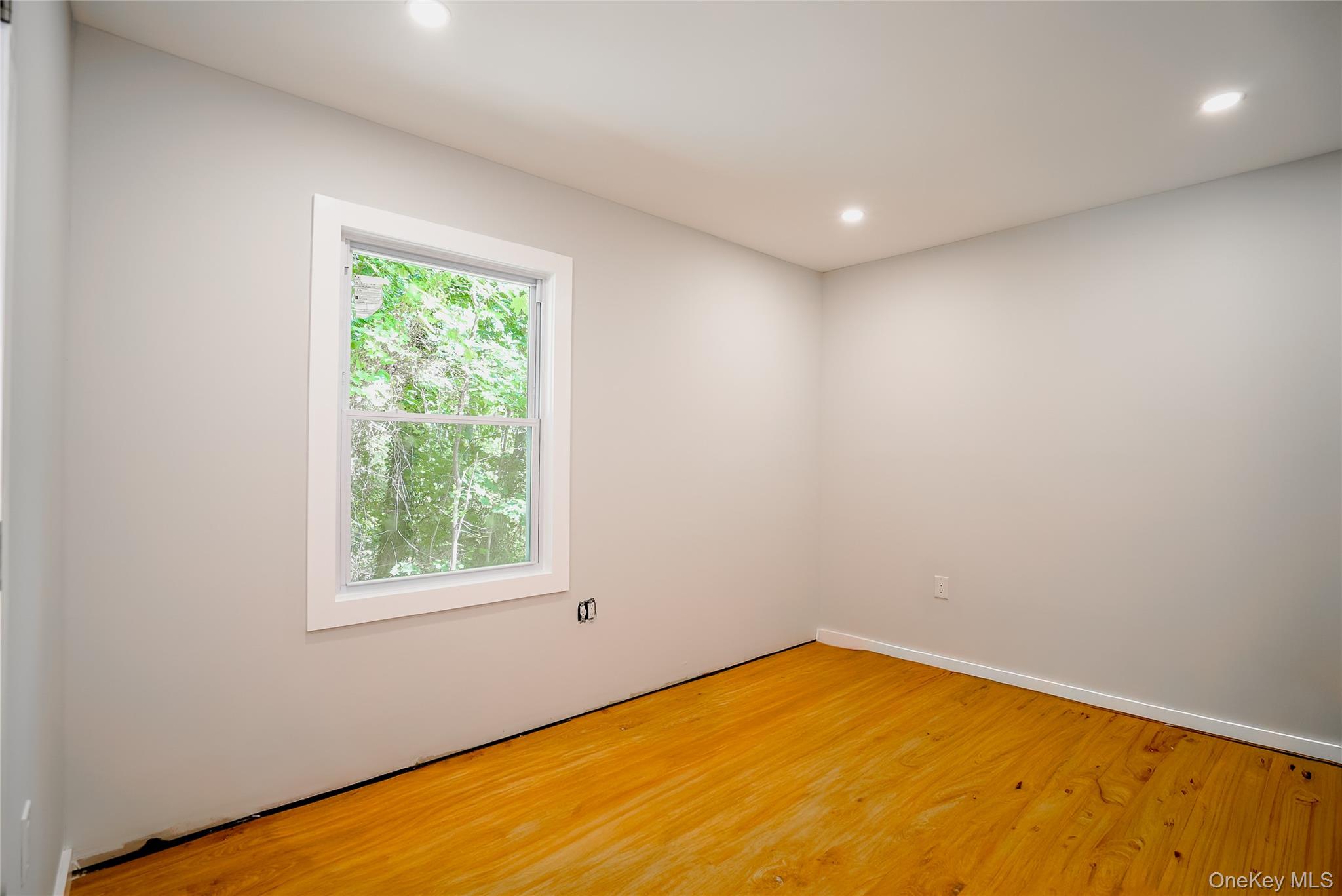 #7 photo, 333 Spring Road, Huntington , NY 11743