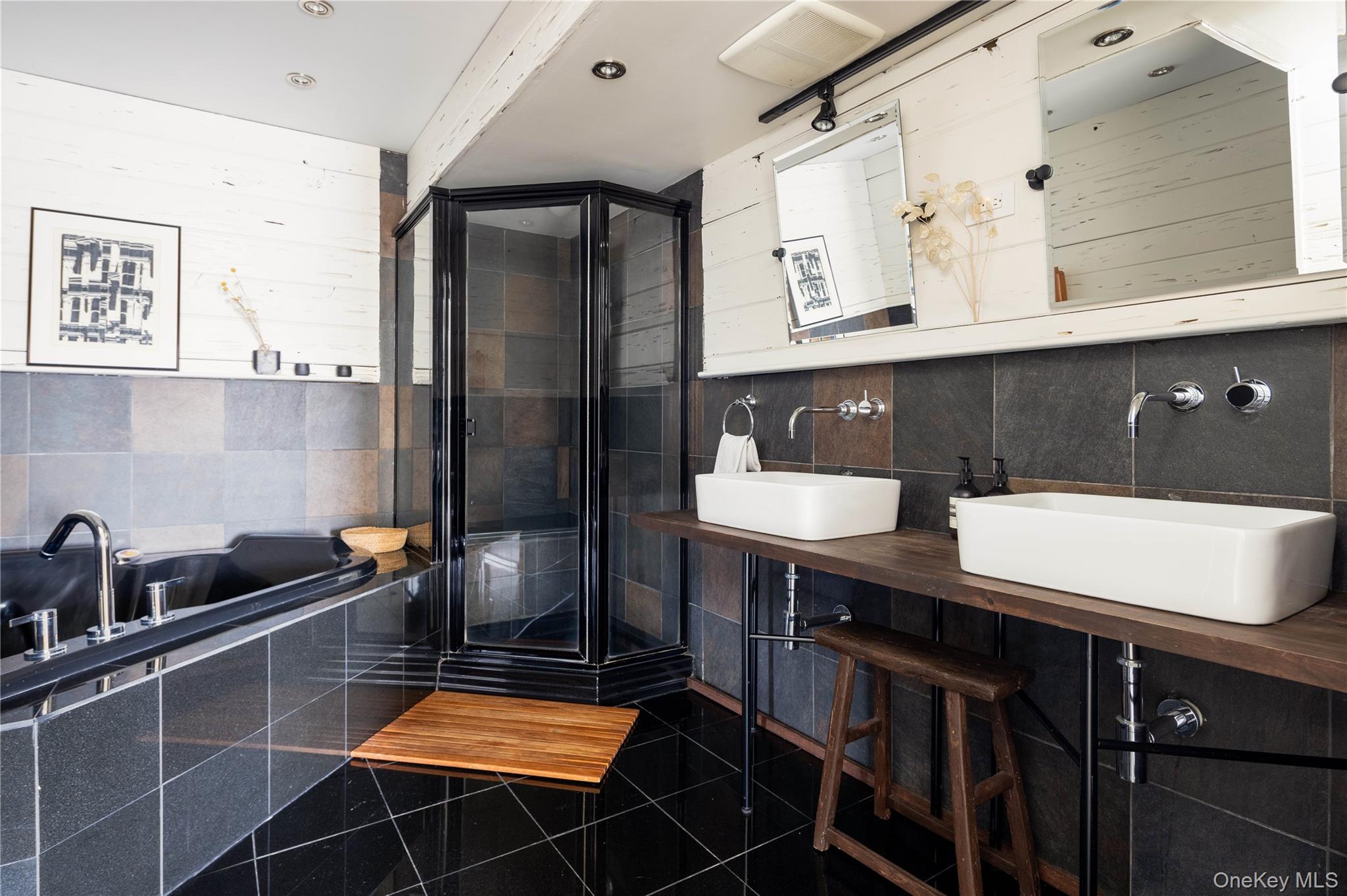 #13 photo, 15 Lake View Court, سوفولك Southampton , NY 11968