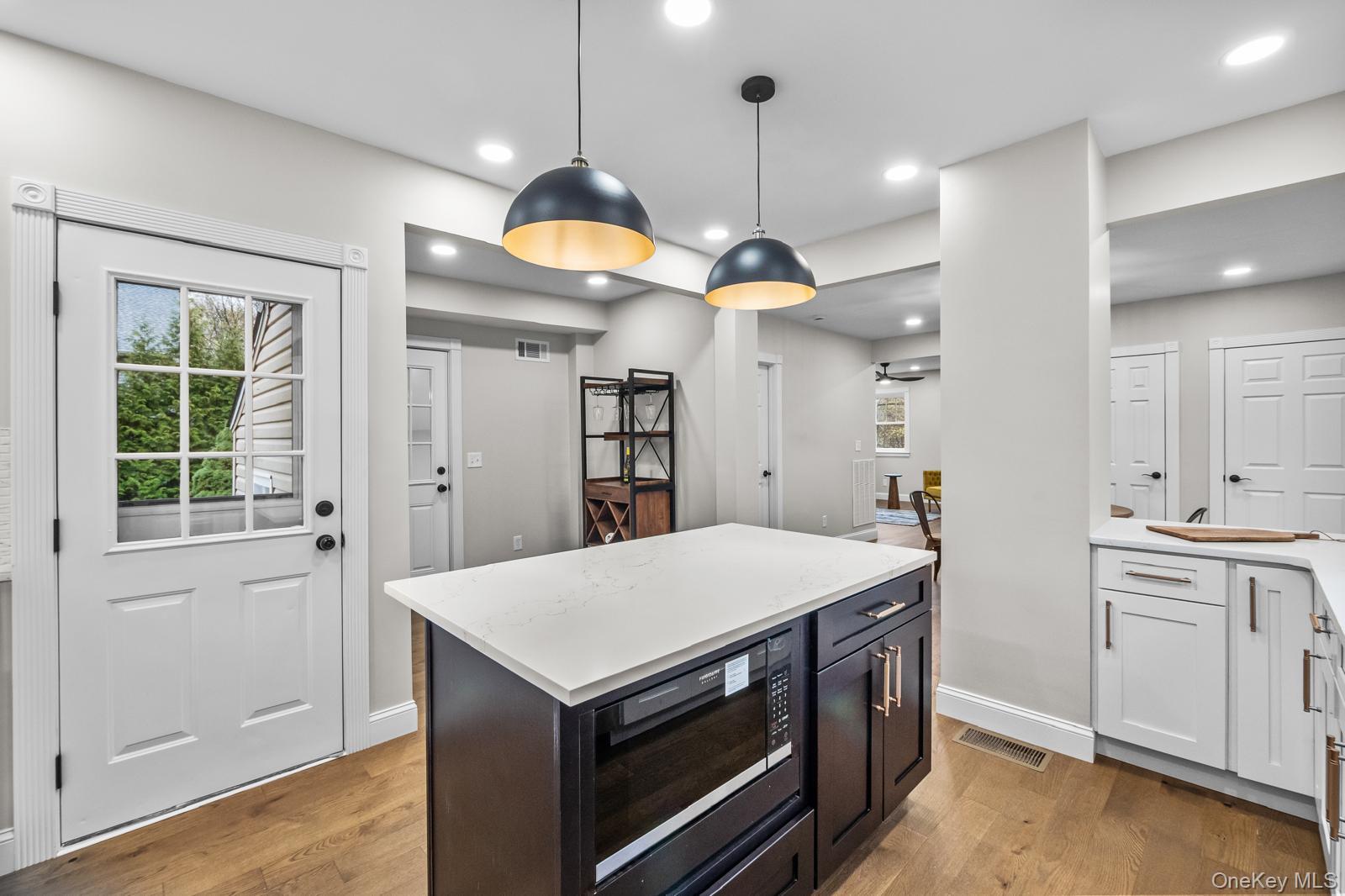 #12 photo, 78 E Maltbie Avenue, 뉴욕주 Suffern , NY 10901