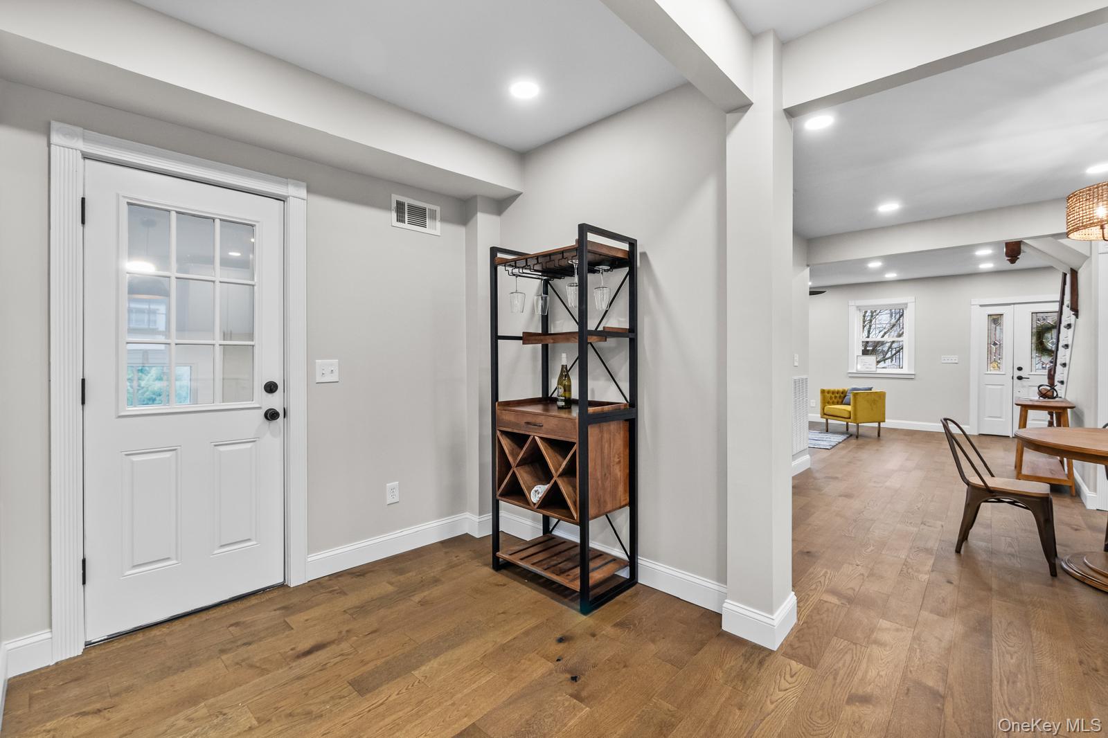 #13 photo, 78 E Maltbie Avenue, 뉴욕주 Suffern , NY 10901