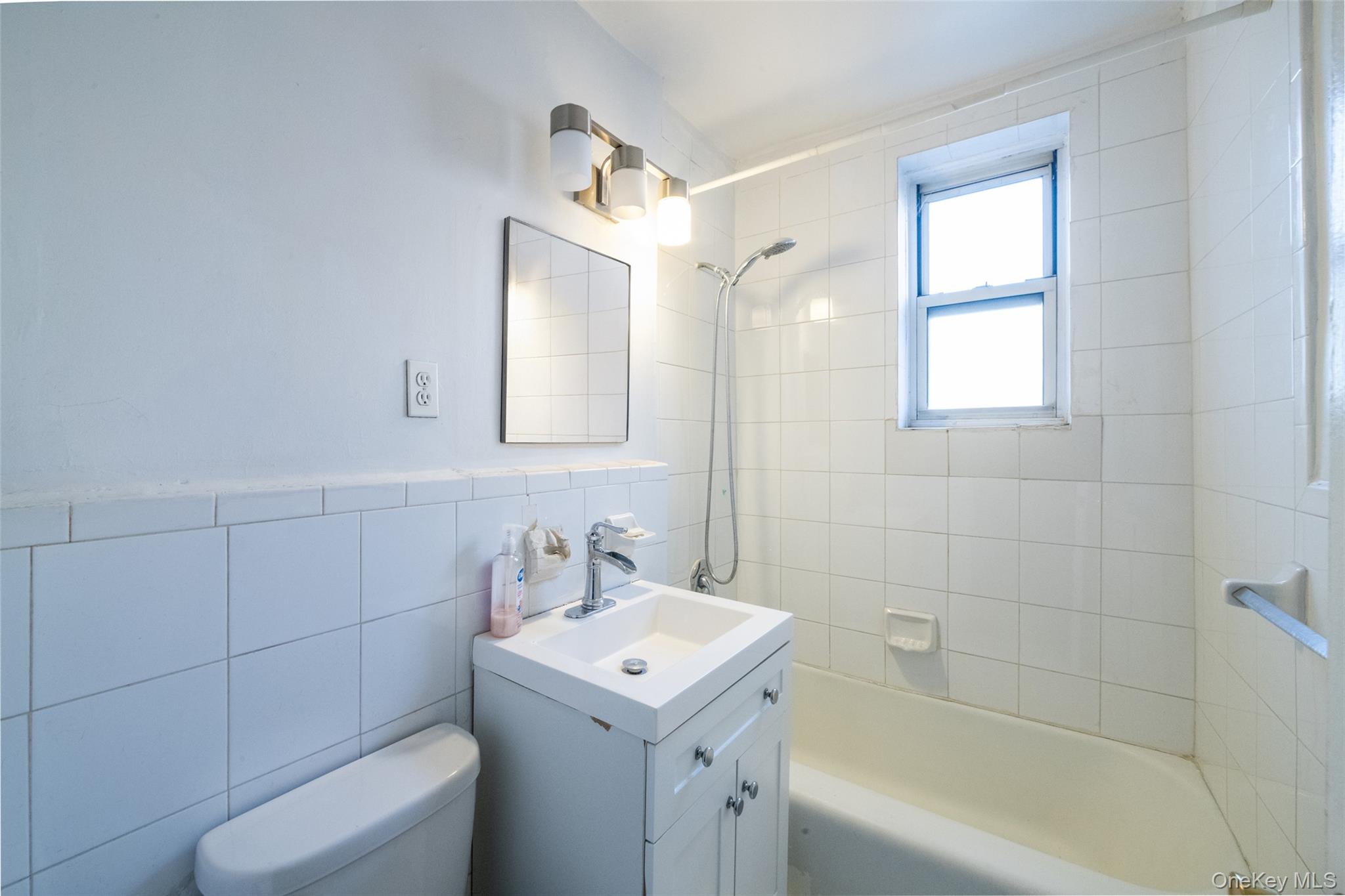 #7 photo, 5639 Netherland Avenue, Bronx , NY 10471