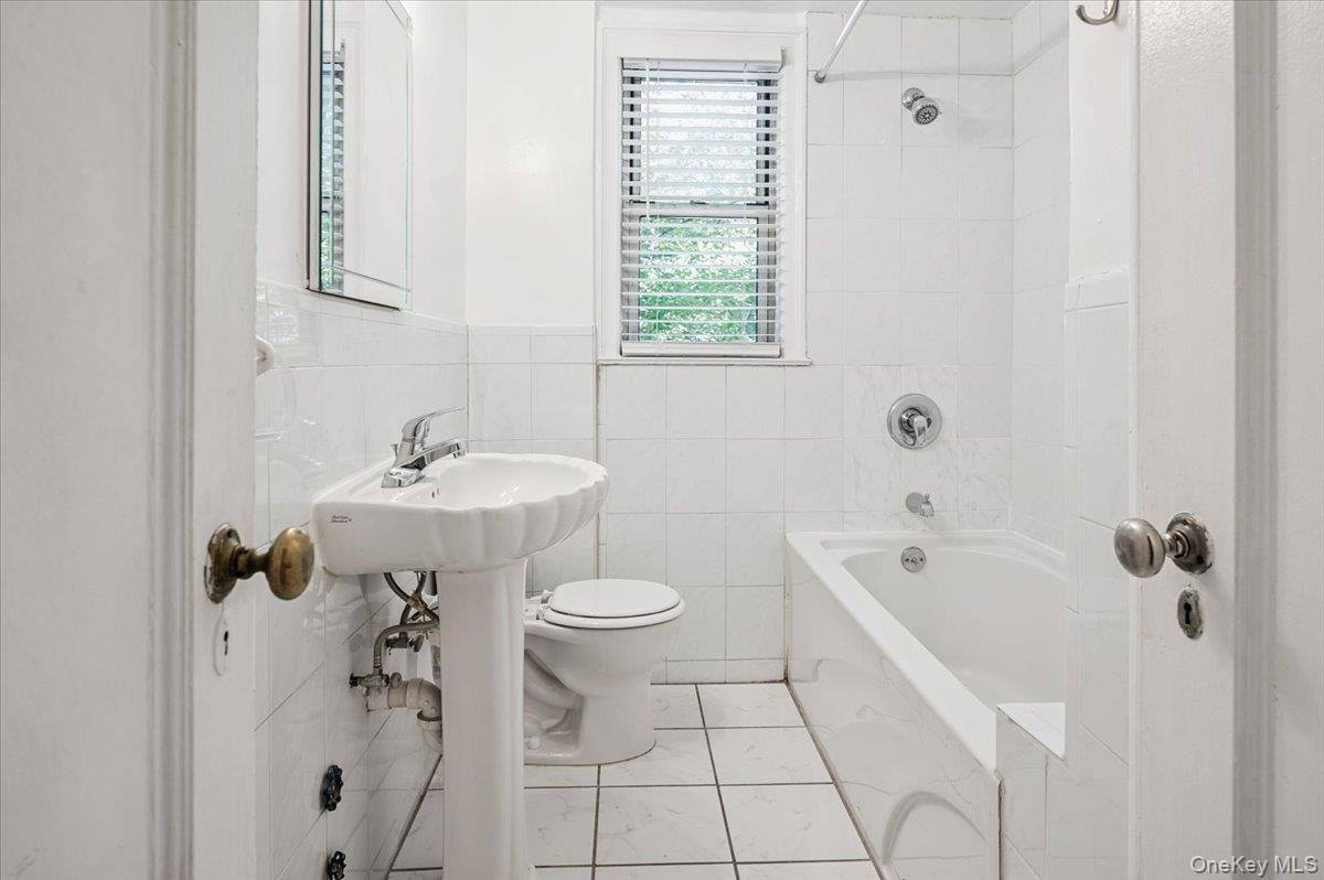 #6 photo, 3 Campus Pl, Scarsdale , NY 10583