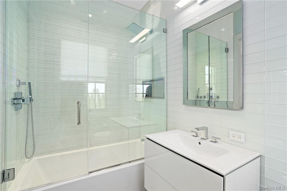 #20 photo, 99 Mamaroneck Road, Scarsdale , NY 10583