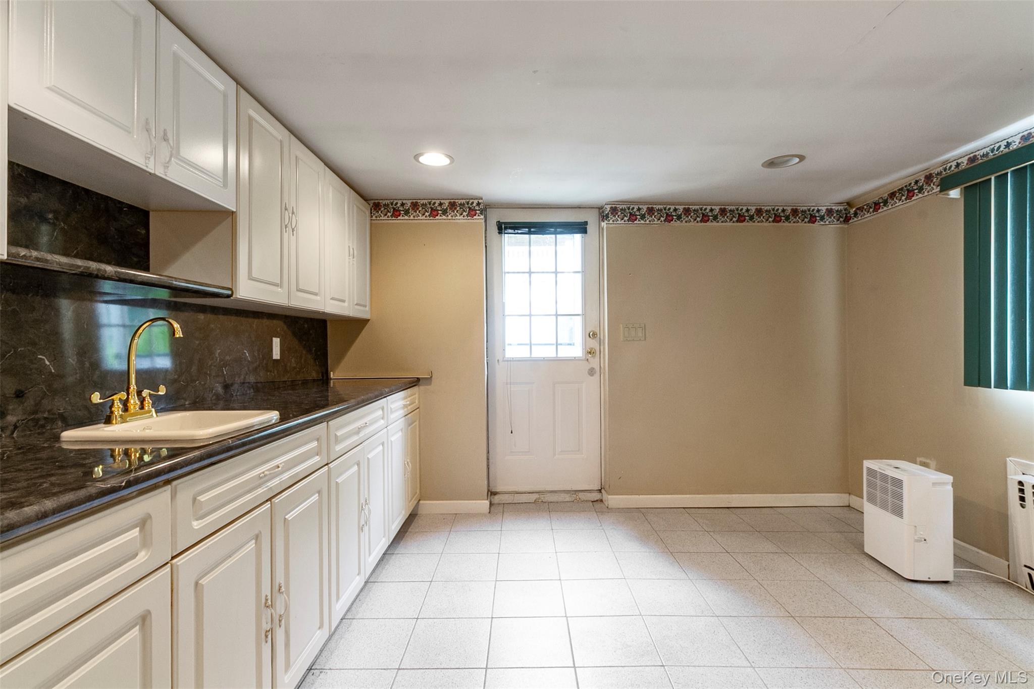 #20 photo, 89 Devoe Avenue, Yonkers , NY 10705