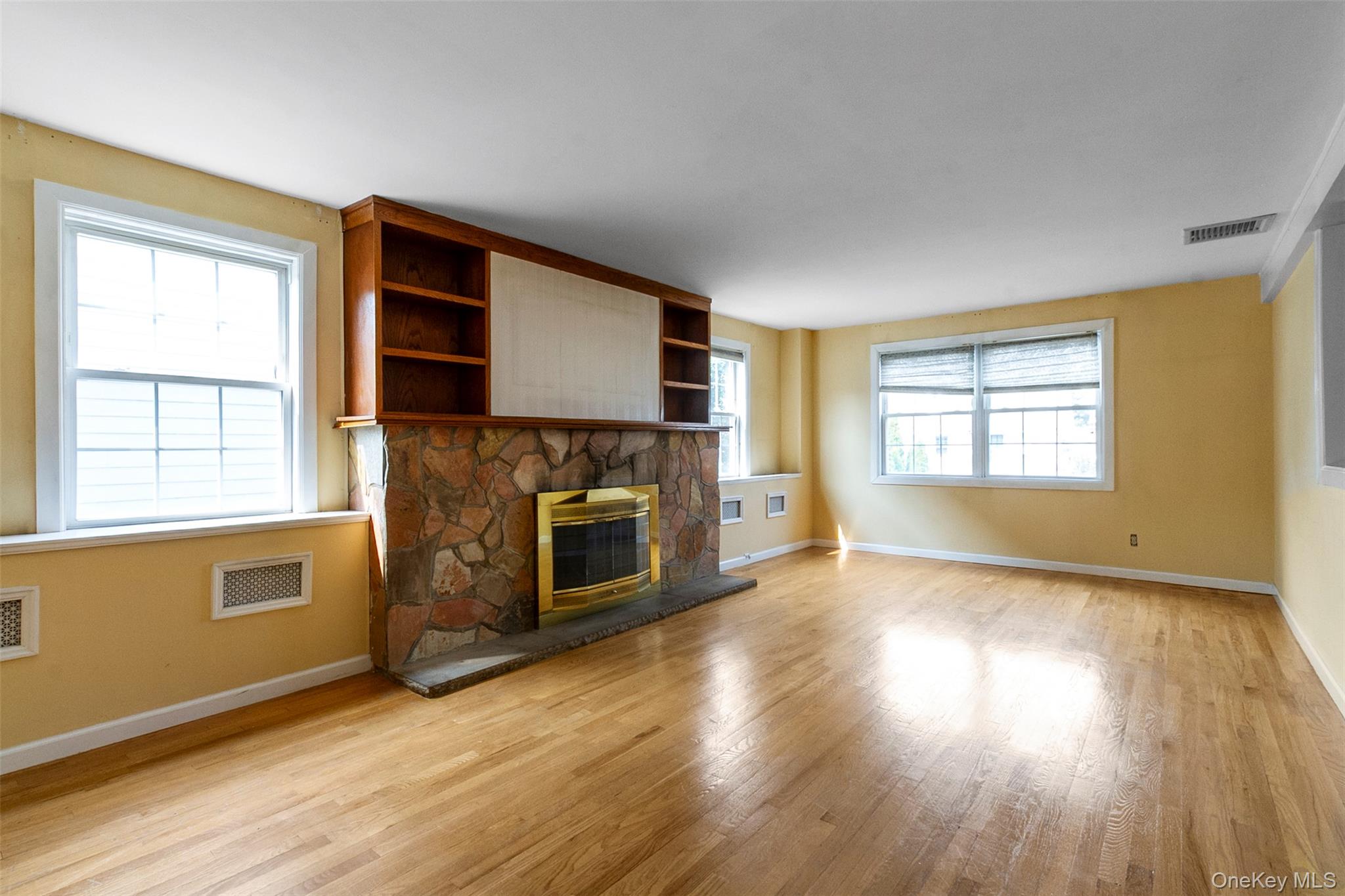 #4 photo, 89 Devoe Avenue, Yonkers , NY 10705