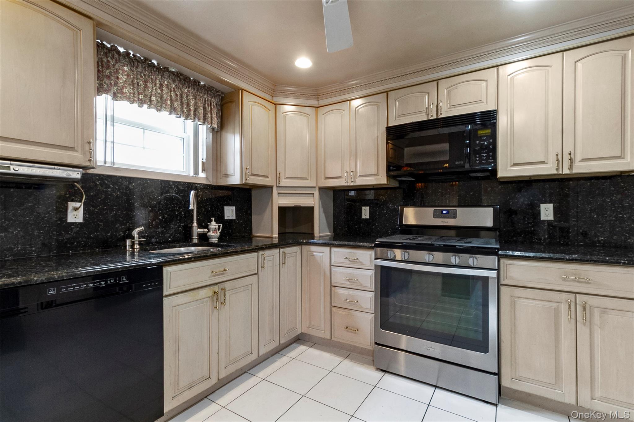 #9 photo, 89 Devoe Avenue, Yonkers , NY 10705