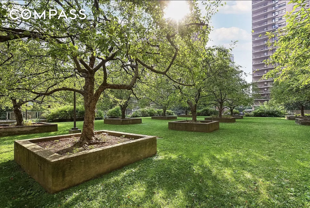 #20 photo, 150 W End Avenue, Upper West Side , NY 10023