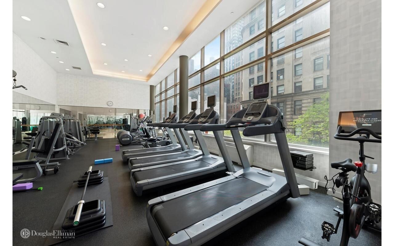 #2 photo, 325 5TH Avenue, Midtown , NY 10016