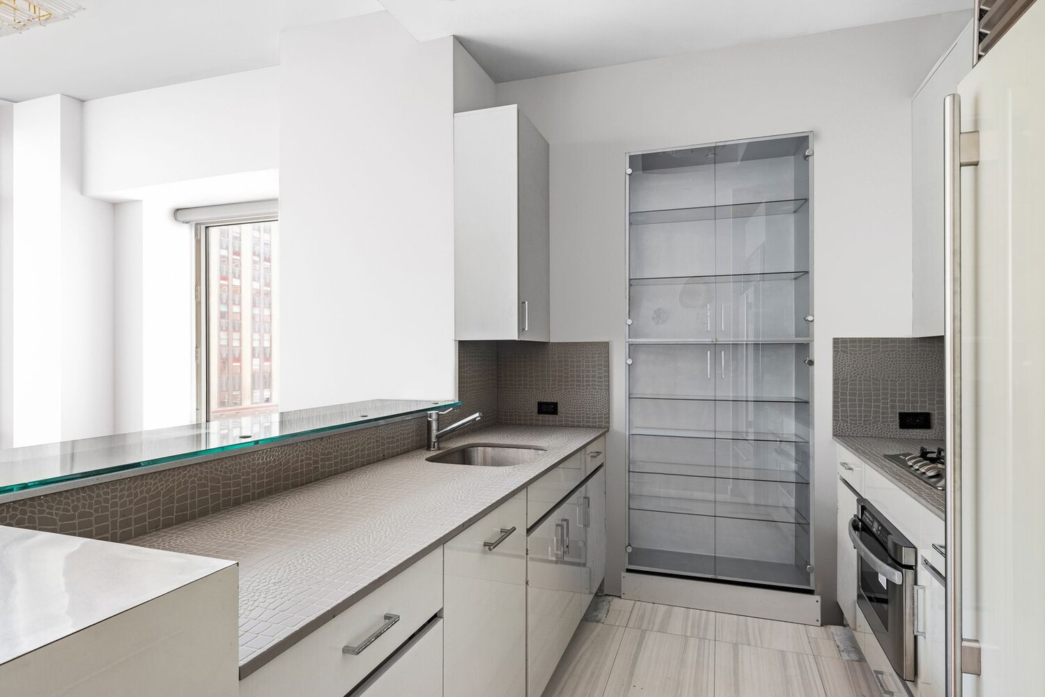 #7 photo, 325 5TH Avenue, Midtown , NY 10016