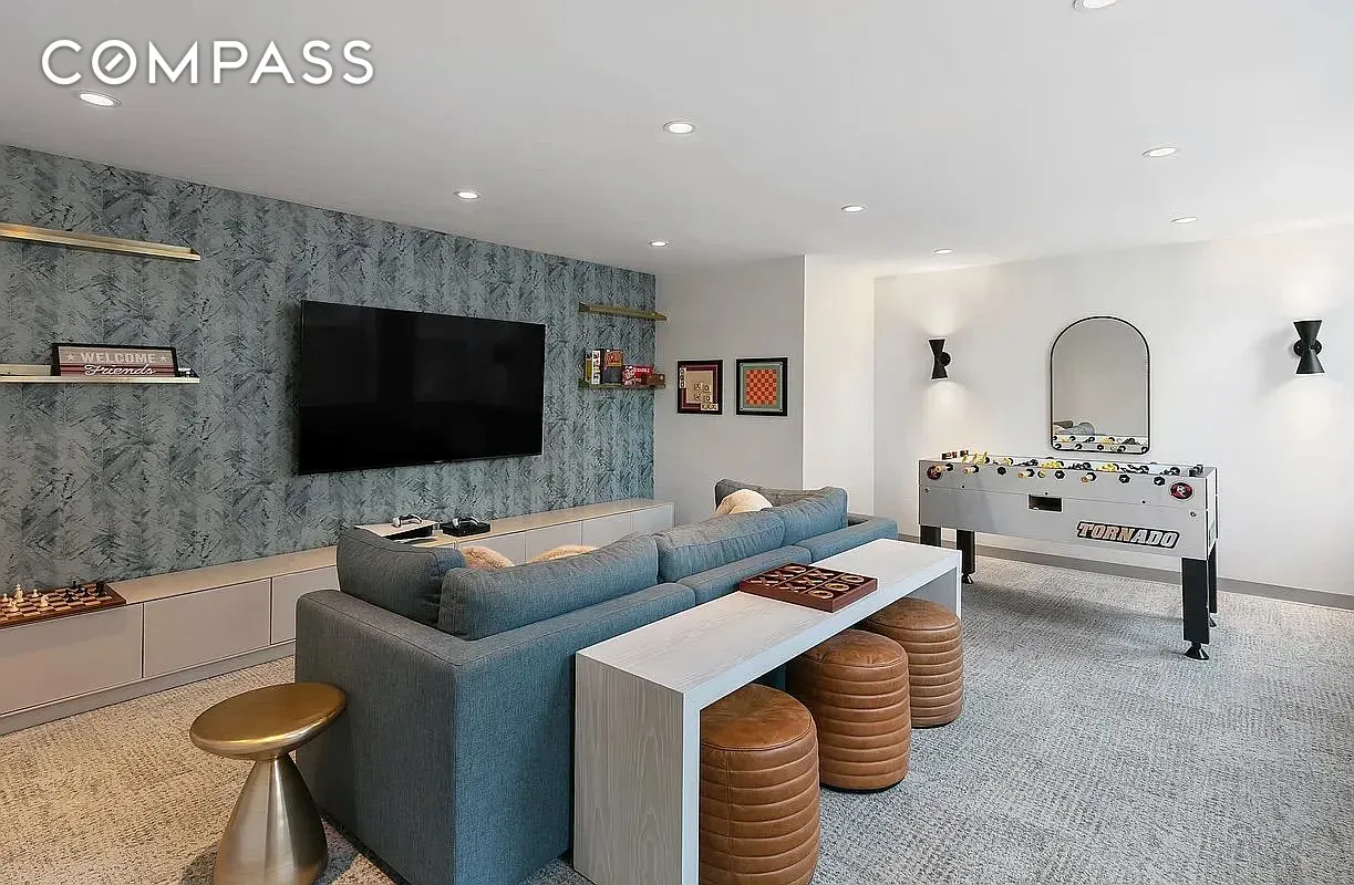 #13 photo, 80 Chambers Street, Tribeca , NY 10007