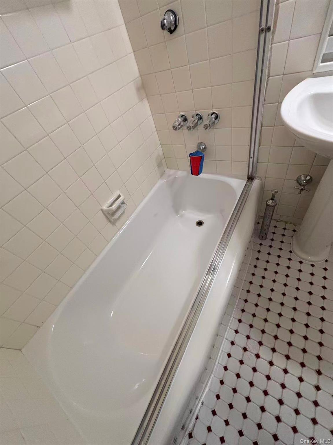 #11 photo, 224-24 Union Turnpike, कुईंस Oakland Gardens , NY 11364