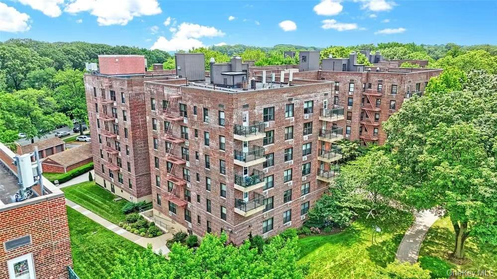 #18 photo, 224-24 Union Turnpike, कुईंस Oakland Gardens , NY 11364