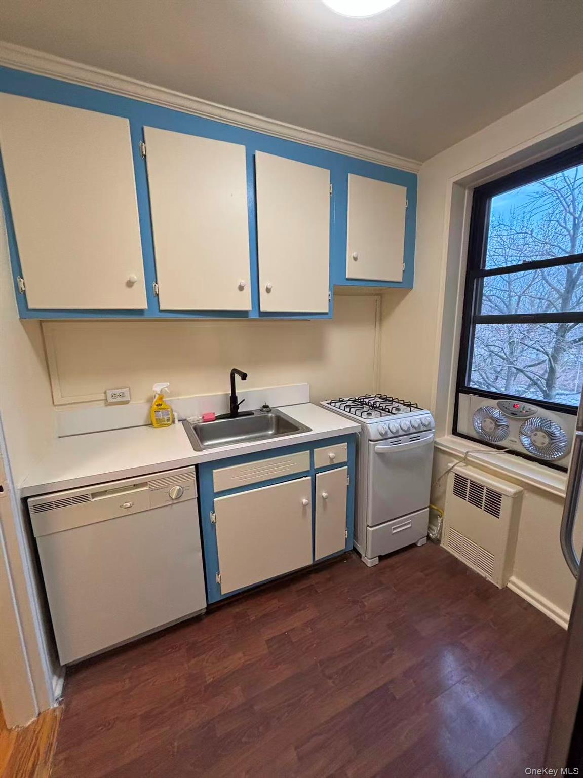 #7 photo, 224-24 Union Turnpike, कुईंस Oakland Gardens , NY 11364