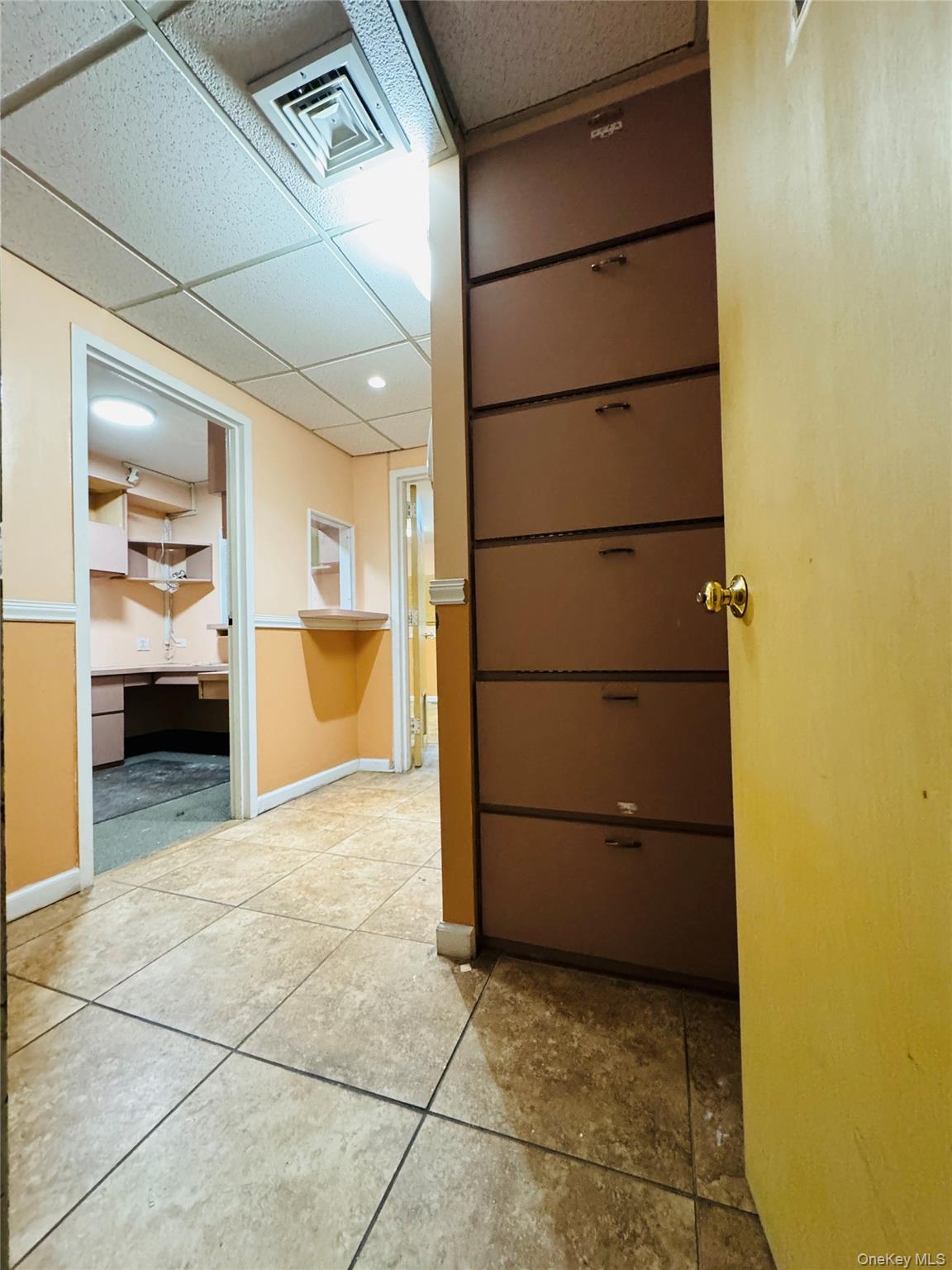 #20 photo, 94-02 57th Avenue, एल्महर्स्ट Elmhurst , NY 11373