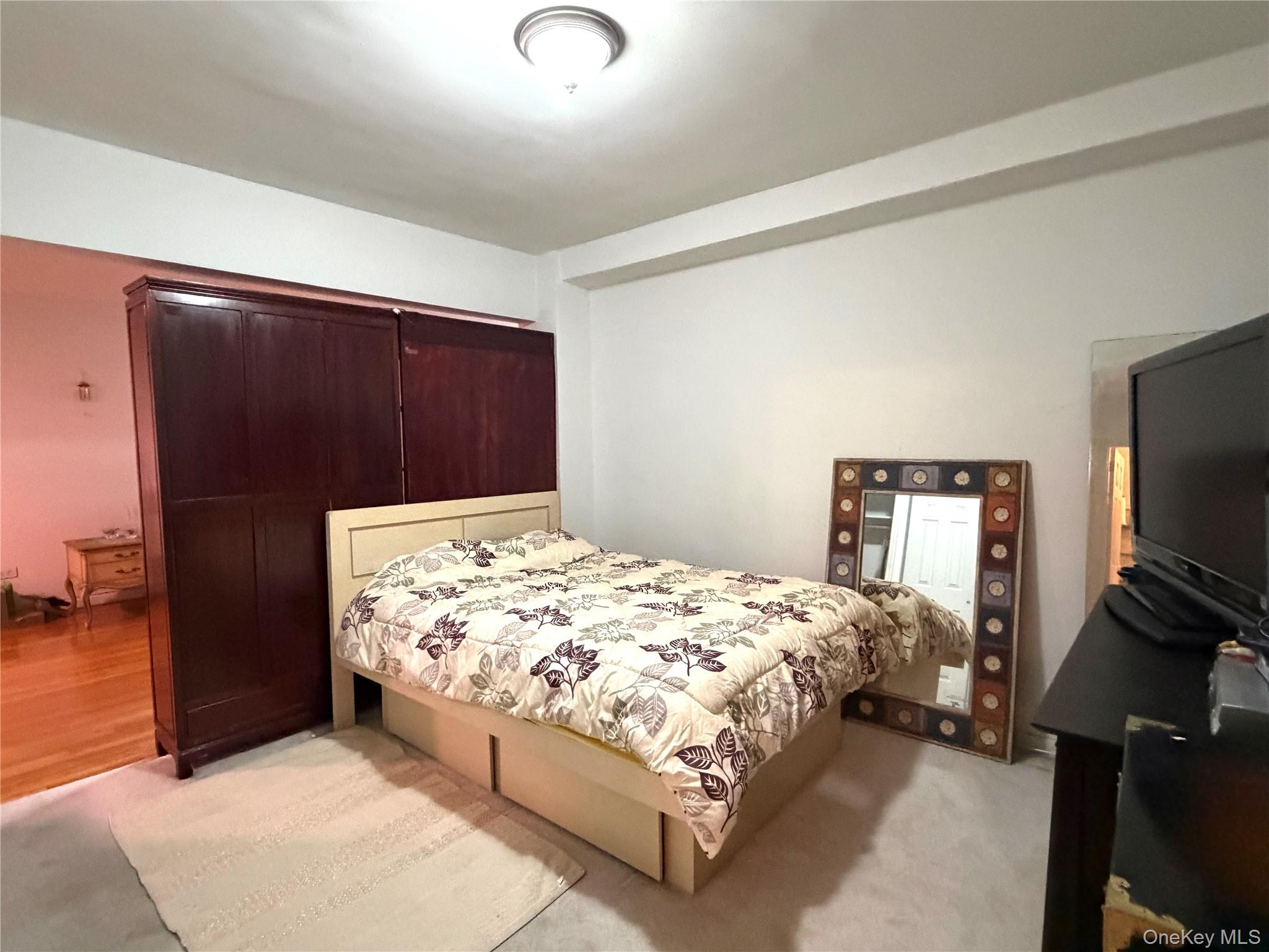 #6 photo, 142-05 Roosevelt Avenue, Flushing , NY 11354