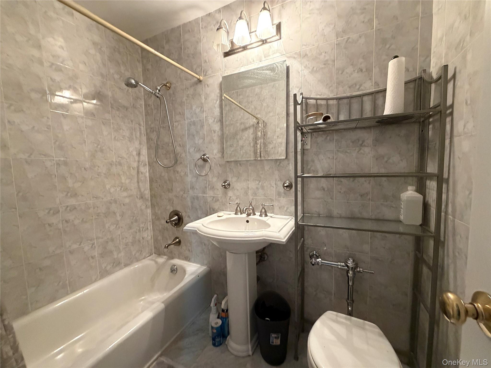 #8 photo, 142-05 Roosevelt Avenue, Flushing , NY 11354