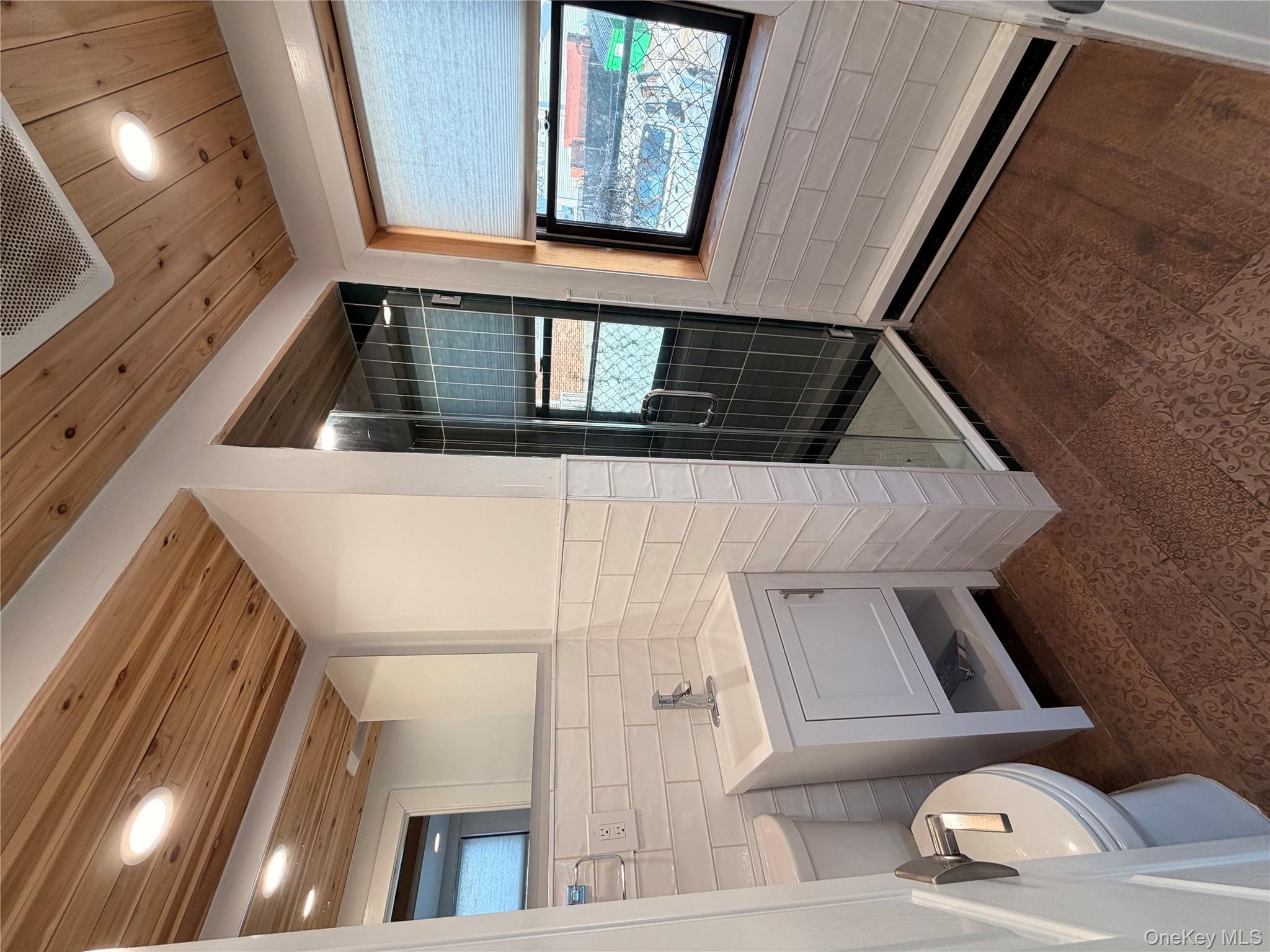 #10 photo, 116 E Main Street, सफ़ोक काउंटी Port Jefferson , NY 11777