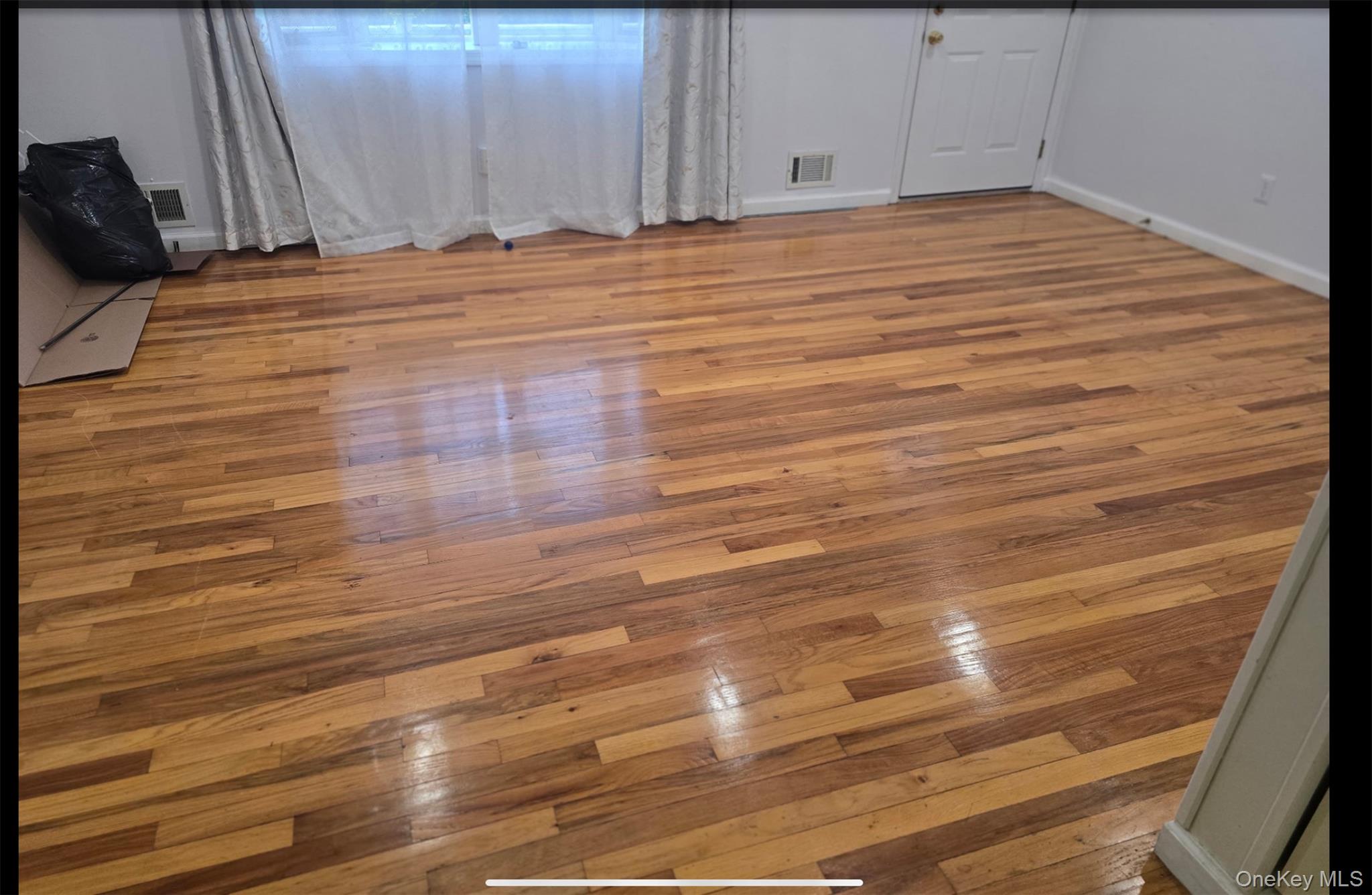 #11 photo, 76 Harrisburg Street, מחוז סאפוק Bay Shore , NY 11706