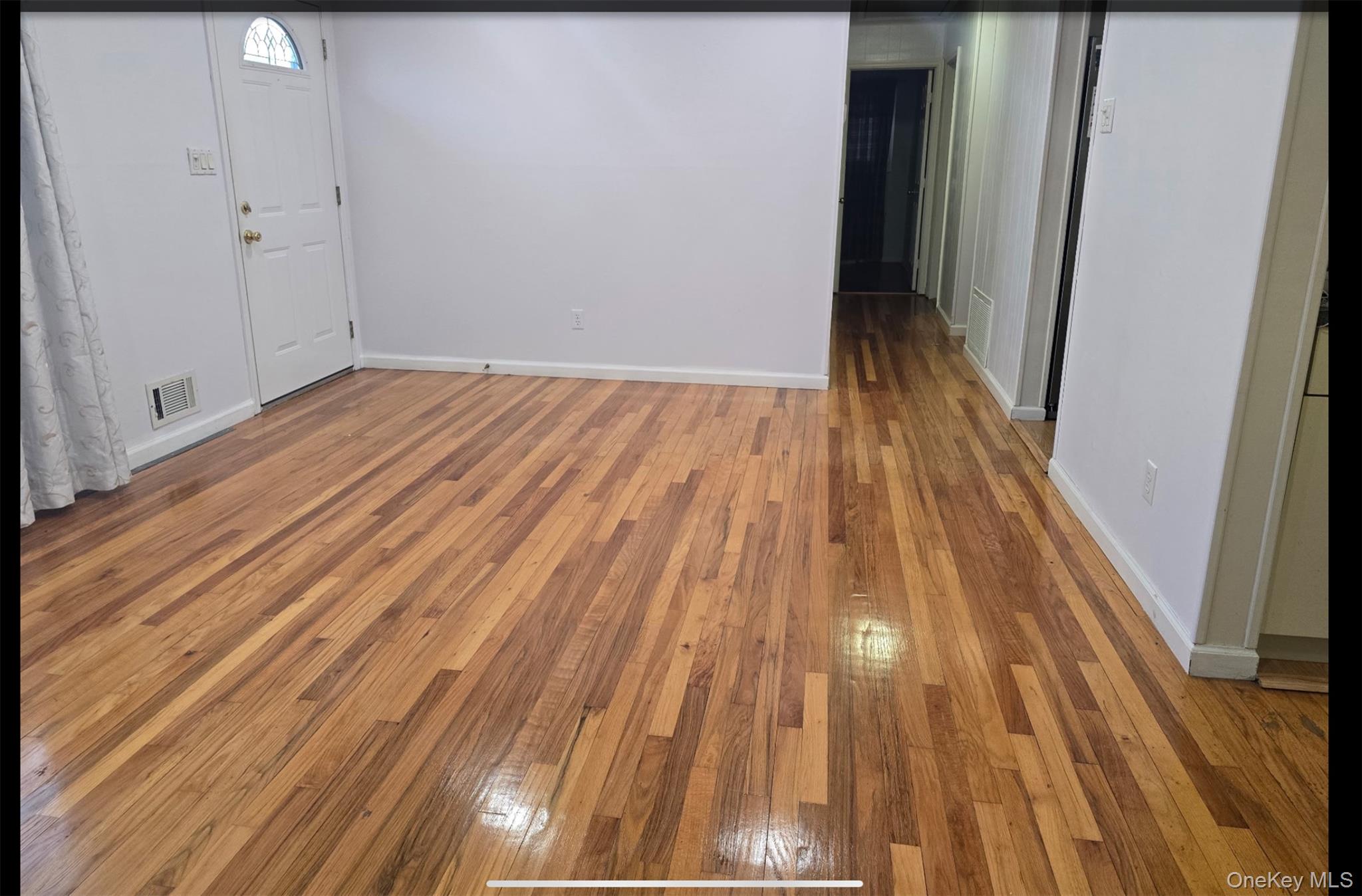 #13 photo, 76 Harrisburg Street, מחוז סאפוק Bay Shore , NY 11706