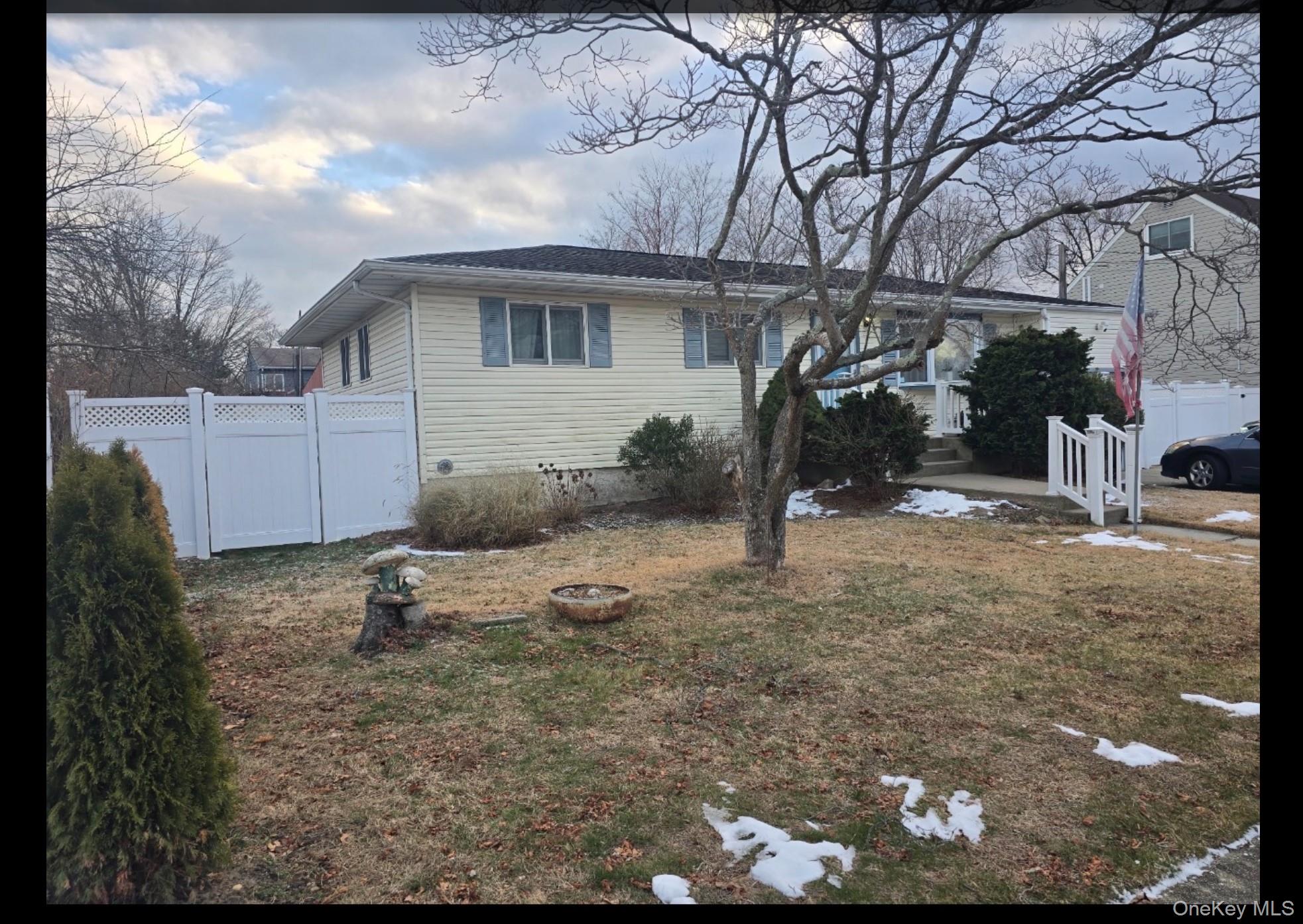 #2 photo, 76 Harrisburg Street, מחוז סאפוק Bay Shore , NY 11706