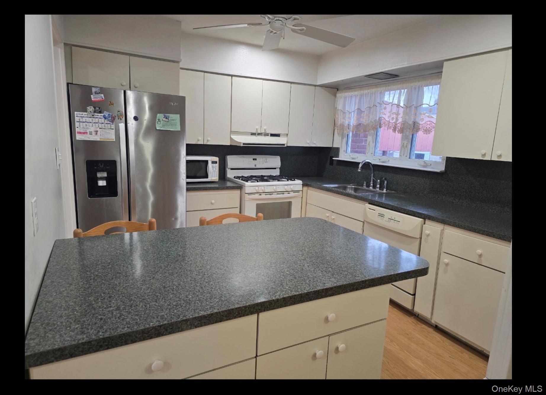 #6 photo, 76 Harrisburg Street, מחוז סאפוק Bay Shore , NY 11706