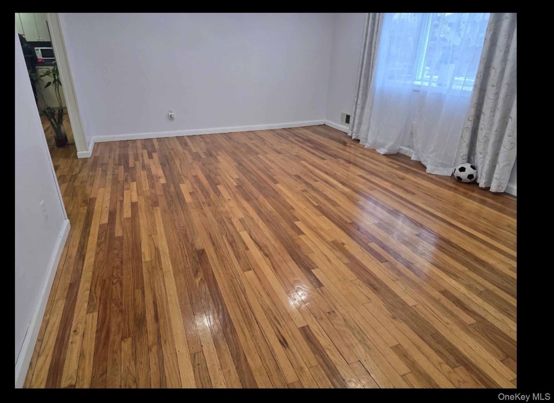 #9 photo, 76 Harrisburg Street, מחוז סאפוק Bay Shore , NY 11706