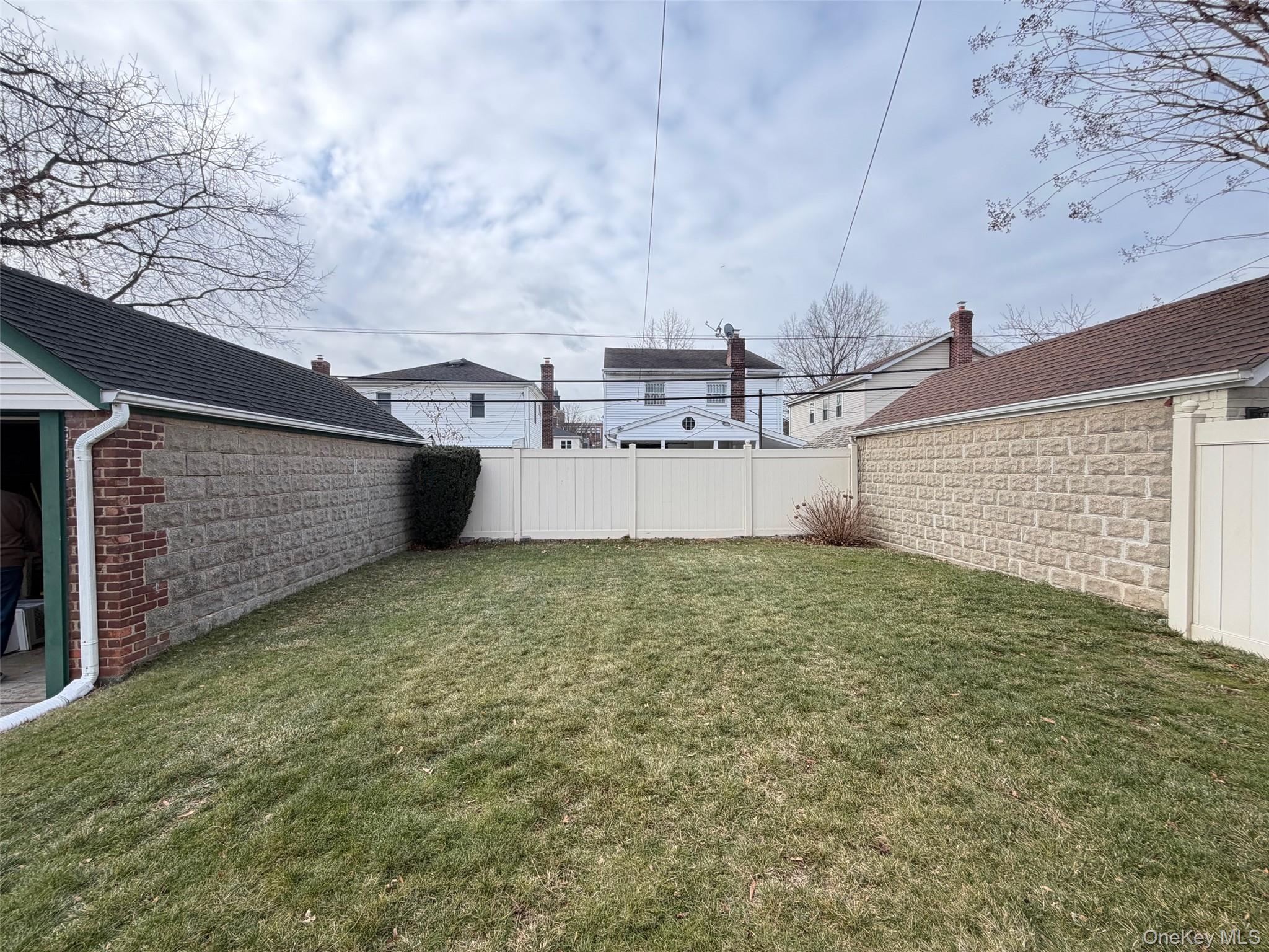 #3 photo, 45-66 196th Place, קווינס Flushing , NY 11358