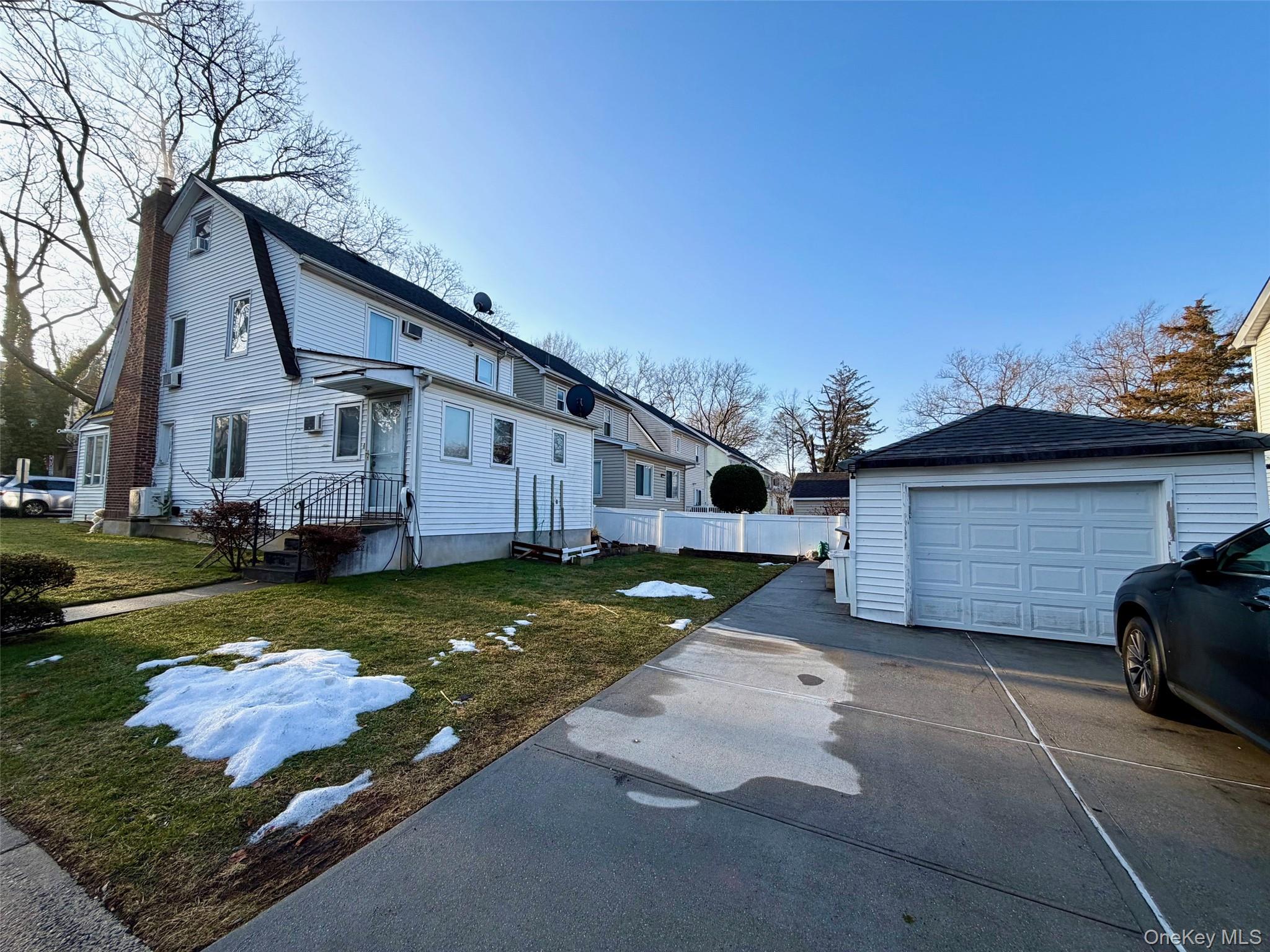 #19 photo, 257-17 Pembroke Avenue, Great Neck , NY 11020