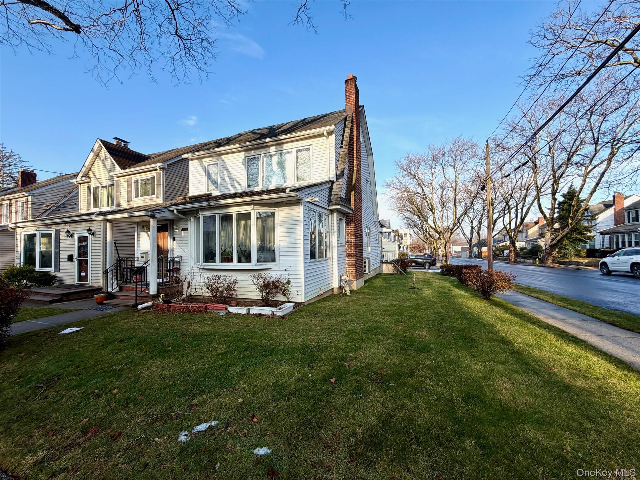 #2 photo, 257-17 Pembroke Avenue, Great Neck , NY 11020