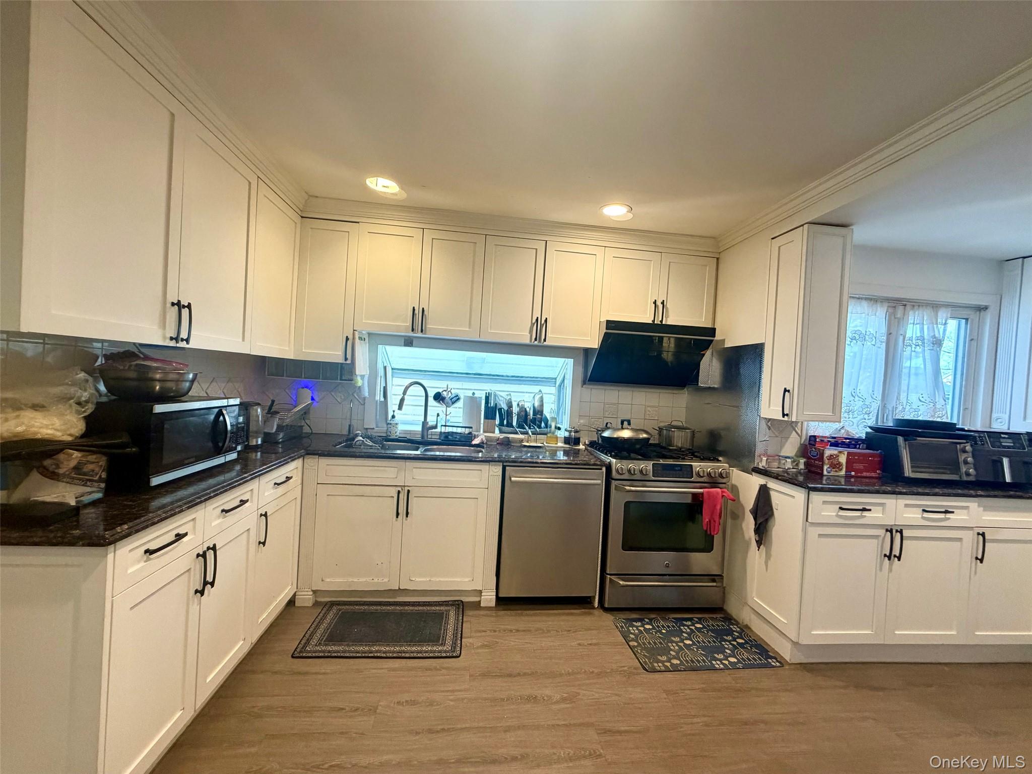 #6 photo, 257-17 Pembroke Avenue, Great Neck , NY 11020