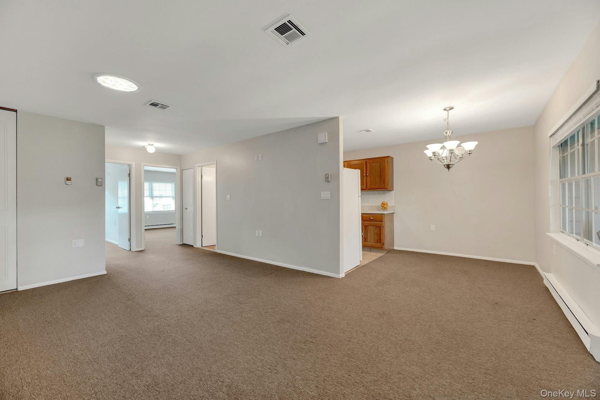 #11 photo, 164 Falmouth Court, Саффолк ‖ Ridge , NY 11961