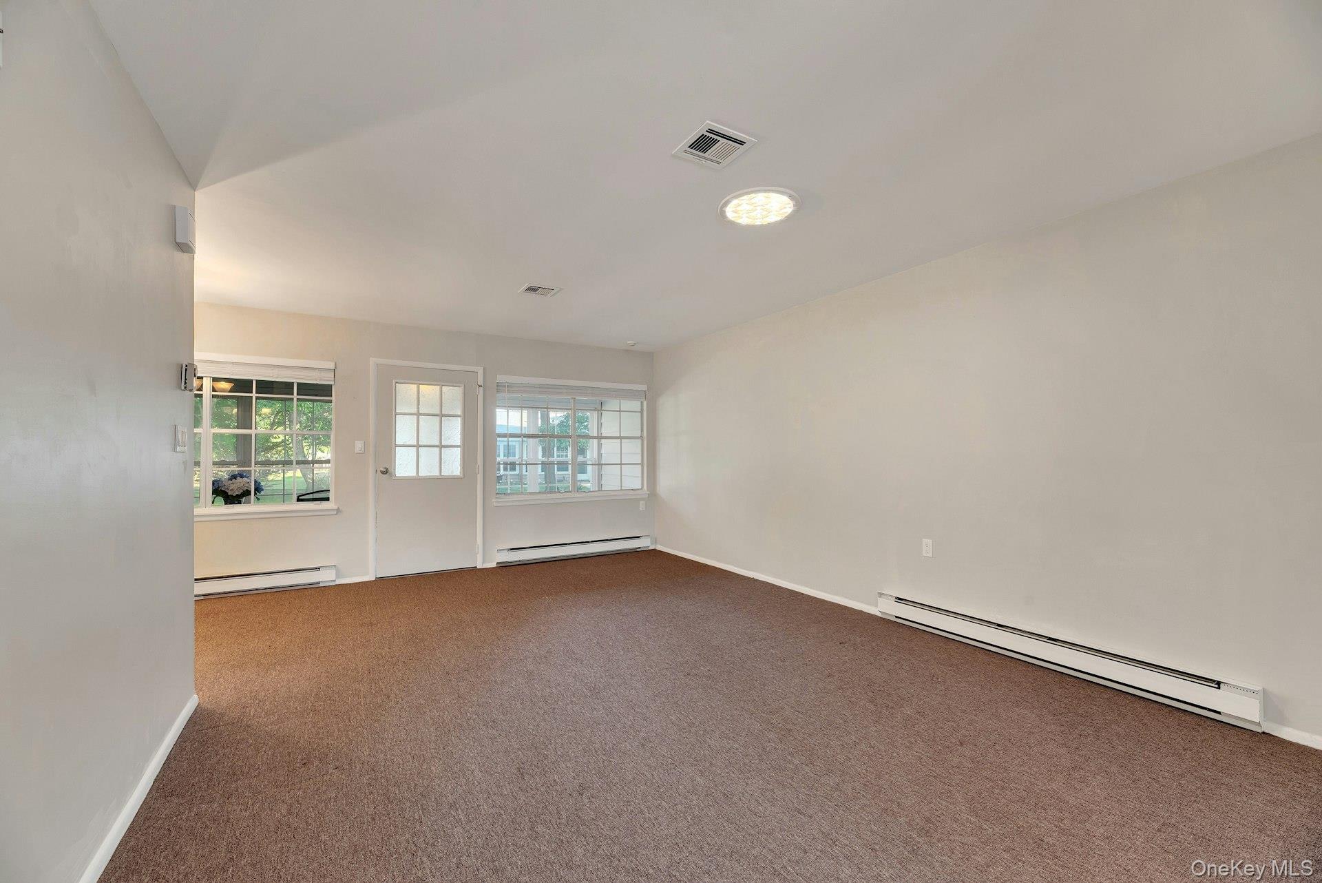 #12 photo, 164 Falmouth Court, Саффолк ‖ Ridge , NY 11961