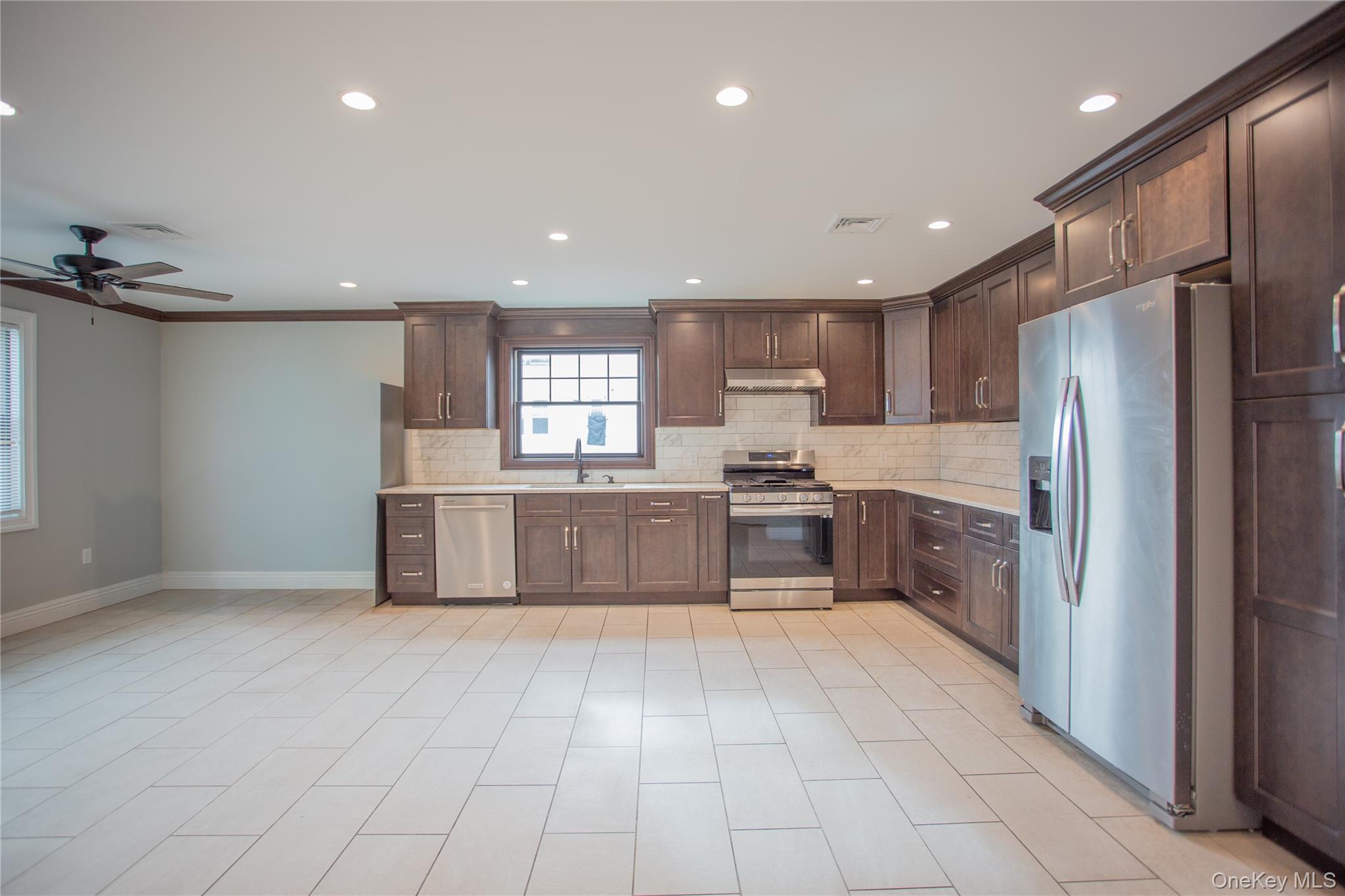 #3 photo, 59 Clinton Avenue, Inwood , NY 11096